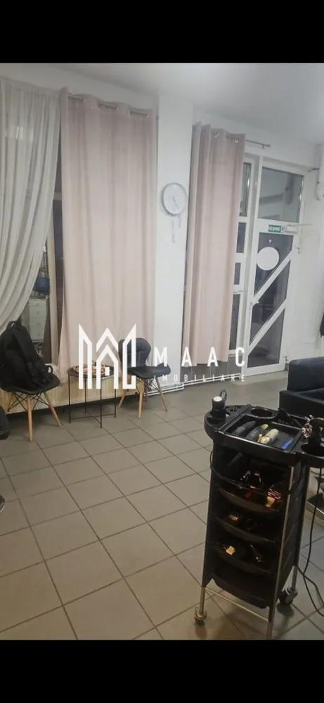 Spatiu comercial | Parter | 45 MPU | Trafic pietonal | Turnisor - MAAC Imobiliare vă propune spre închiriere un spațiu comercial situat în Turnisor într-o zonă cu vizibilitate foarte bună și trafic intens.

Poziționarea stradală și vitrina generoasă oferă expunere excelentă pentru orice tip de activitate comercială.

Detalii spațiu
Suprafață utilă: 45 mp
2 intrări
Vitrină mare la stradă
Loc de parcare în spate, cu acces separat
Dotări și avantaje
Vad comercial foarte bun
Vizibilitate excelentă pentru reclamă și branding
Acces facil pentru clienți și aprovizionare
Potrivit pentru multiple activități comerciale
Spațiu situat într-o zonă circulată și accesibilă
Pretabil pentru

magazin
 showroom
 salon
 birou
 agenție
 cabinet
 activități comerciale și servicii

Condiții financiare
Chirie: 3300 lei + TVA
Spațiul este pe firmă
TVA deductibil

Pentru mai multe informații sau pentru a programa o vizionare, nu ezitați să ne contactați, specificand ID: CP3100255
