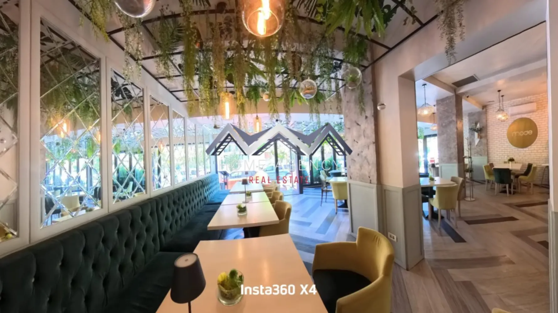 Restaurant de vânzare Otopeni ultracentral | afacere profitabilă - Oportunitate excelentă de investiție!
Vă propunem, în exclusivitate, spre vânzare, un restaurant complet mobilat și utilat, cu o reputație solidă și o activitate profitabilă, situat ultracentral în Otopeni, chiar lângă parcul central și liceul "Ioan Petruș", într-o zonă cu vad comercial intens.

Afacerea funcționează cu succes de 13 ani, având o clientelă fidelă și comenzi zilnice constante prin parteneriate cu Glovo, Tazz, Bolt Food, dar și prin platforma proprie de food delivery, prin aplicația mobilă și site. Se vinde împreună cu branding, pagini de Facebook și Instagram, flota proprie de 4 autoturisme de livrare și toate drepturile aferente.

Restaurantul dispune de o terasă (24 locuri) și un salon interior (55 locuri), recent renovate într-un concept modern, elegant și primitor – perfect pentru mese à la carte, evenimente private, petreceri corporate, nunți, botezuri, aniversări sau spectacole live.

Suprafață și facilități:
- Locație ultracentrală, cu vad excelent și chirie avantajoasă - chiar lângă parcul de la Primărie, școală, liceu
- Bucătărie complet utilată profesional, dotată cu: frigidere, congelator, lăzi frigorifice, cuptor, mese calde/reci, mașină de gheață, friteuze, aragaz, grill etc.
- Salon și bar complet echipate: mobilier modern, mese, scaune, vitrine, sistem POS, casă de marcat, sistem de supraveghere video.
- Echipamente și dotări preluate integral la vânzare, gata de folosință.
- Spațiu de depozitare la demisol.

Resurse umane și funcționare:
- Echipă formată din 9 angajați cu experiență
- Afacere funcțională și profitabilă, cu flux operațional stabil
- Fără credite sau leasing-uri active

Motivul vânzării: proprietarii își doresc mai mult timp dedicat familiei, după 13 ani de activitate continuă.

Aceasta este o ocazie rară de preluare a unei afaceri solide, cu brand format și potențial ridicat de creștere constantă, atât pe zona de evenimente, cât și pe livrare, într-o locație ultracentrală din Otopeni.

Afacere 100% funcțională, preluare imediată.
Comision 0.

Pentru detalii suplimentare și vizionări, vă stăm la dispoziție.