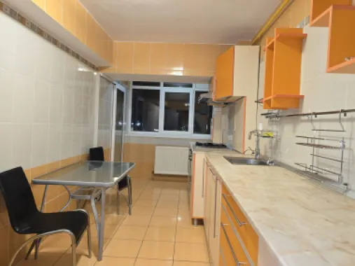 De inchiriat apartament cu 3 camere, Ultimul Leu, 600 Euro