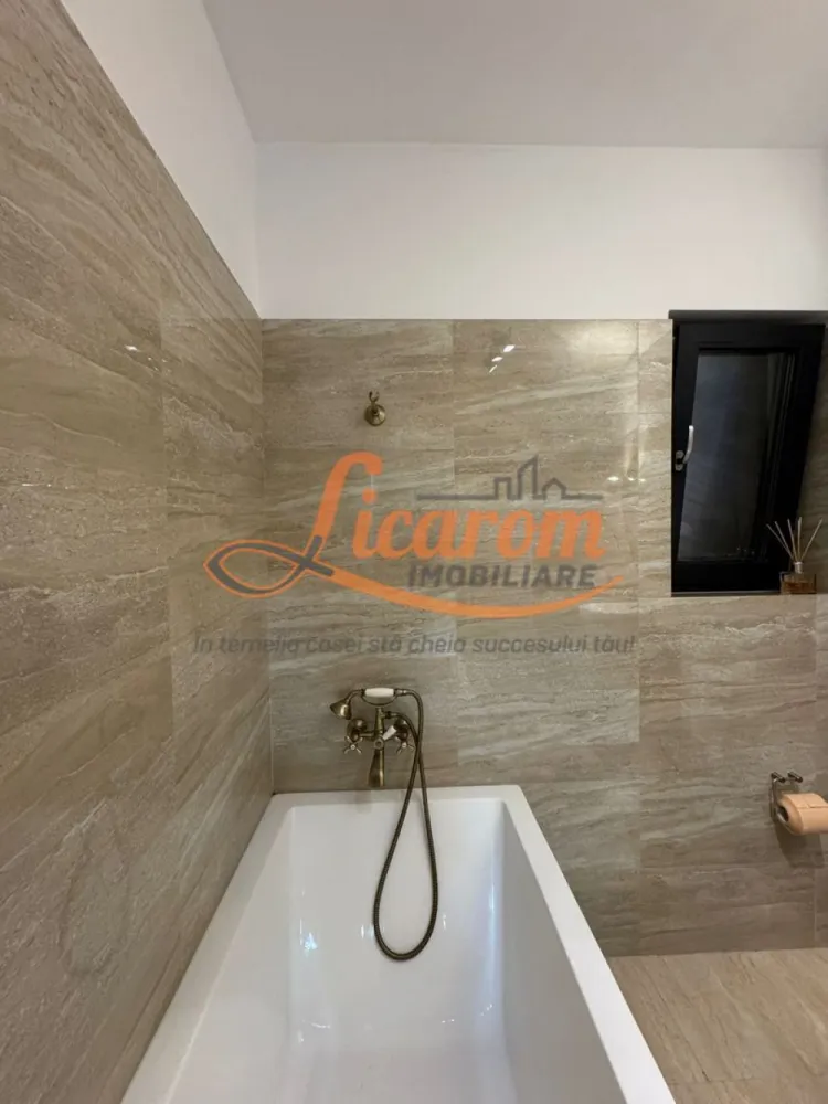 Duplex la cheie P+1+M in Alexandria,jud Teleorman,190000Euro - Agentia Licarom Imobiliare propune spre vanzare o vila tip duplex desfasurata pe P+1+M , in localitatea Alexandria, judetul Teleorman,intr-un cartier nou si linistit. 
Anul constructiei este 2022 iar din anul 2023 a fost locuita. 
La Parter avem o living comun cu bucataria, o baie si casa scarii , la etajul 1 avem trei dormitoare si o baie iar la mansarda avem un dresing, spalatoria cu uscatorie si o camera. 
Amprenta la sol este de 54 mp, care se continua la fel si pe etaj si mansarda, iar curtea libera este de 90 mp.
Casa se vinde mobilata si utilata.
Pentru mai multe detalii sau programari la vizionare, nu ezitati sa ne contactati la tekefon 0741059397 Condultant imobiliar Calin.
