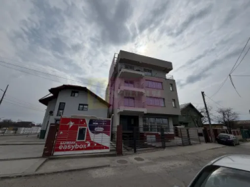Clădire cu folosință mixtă (comercial și rezidențial)