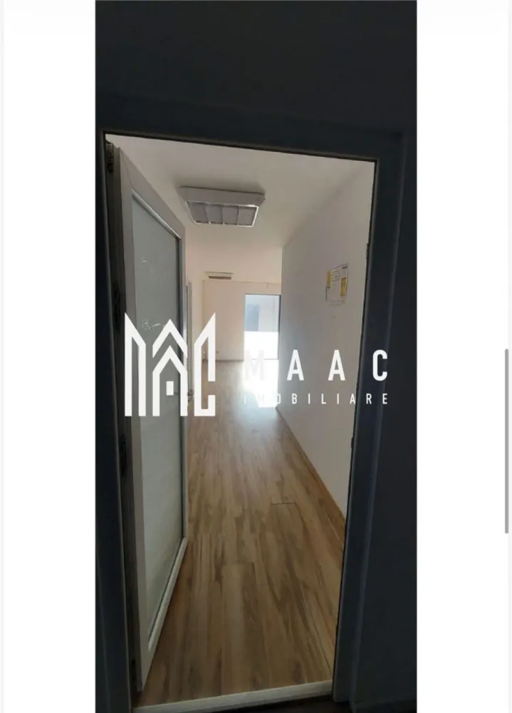 Spatiu Comercial | Nord| 760MP | Pretabil Clinica - MAAC Imobiliare vă propune spre vânzare o clădire de birouri / spațiu comercial, ideală pentru clinică medicală, situată într-o zonă premium din Râmnicu Vâlcea, pe Calea lui Traian, în imediata vecinătate a Spitalul Județean de Urgență Vâlcea.

Imobilul este construit în anul 2012, are regim de înălțime P+2 și dispune de o suprafață totală utilă de 760 mp, fiind amplasat pe un teren cu suprafața totală de 626 mp, la care se adaugă 628 mp teren aferent exclusiv construcției.

Suprafață construită la sol: 280,7 mp
Acces: 2 intrări independente – ideal pentru circuite separate (pacienți/personal)
Destinație: clinică medicală, cabinete individuale, centru de recuperare, spații de birouri, activități comerciale

Un avantaj major al proprietății îl reprezintă parcarea generoasă:

* 12 locuri de parcare private, cu acces securizat prin barieră
* 14 locuri de parcare publice, disponibile în imediata apropiere

Datorită poziționării excelente, vizibilității foarte bune și proximității față de unități medicale și instituții publice, această clădire reprezintă o oportunitate solidă de investiție, fiind ideală atât pentru desfășurarea directă a unei activități medicale, cât și pentru achiziție cu scop investițional.

Pentru detalii suplimentare și vizionări, MAAC Imobiliare vă stă la dispoziție.

ID: CP2873255