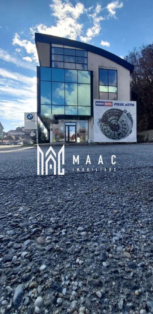 Spatiu Comercial | Nord| 760MP | Pretabil Clinica - MAAC Imobiliare vă propune spre inchiriere o clădire de birouri / spațiu comercial, ideală pentru clinică medicală, situată într-o zonă premium din Râmnicu Vâlcea, pe Calea lui Traian, în imediata vecinătate a Spitalul Județean de Urgență Vâlcea.

Imobilul este construit în anul 2012, are regim de înălțime P+2 și dispune de o suprafață totală utilă de 760 mp, fiind amplasat pe un teren cu suprafața totală de 626 mp, la care se adaugă 628 mp teren aferent exclusiv construcției.

Suprafață construită la sol: 280,7 mp
Acces: 2 intrări independente – ideal pentru circuite separate (pacienți/personal)
Destinație: clinică medicală, cabinete individuale, centru de recuperare, spații de birouri, activități comerciale

Un avantaj major al proprietății îl reprezintă parcarea generoasă:

* 12 locuri de parcare private, cu acces securizat prin barieră
* 14 locuri de parcare publice, disponibile în imediata apropiere

Datorită poziționării excelente, vizibilității foarte bune și proximității față de unități medicale și instituții publice, această clădire reprezintă o oportunitate solidă de investiție, fiind ideală atât pentru desfășurarea directă a unei activități medicale, cât și pentru achiziție cu scop investițional.

Pentru detalii suplimentare și vizionări, MAAC Imobiliare vă stă la dispoziție.

CP2873284