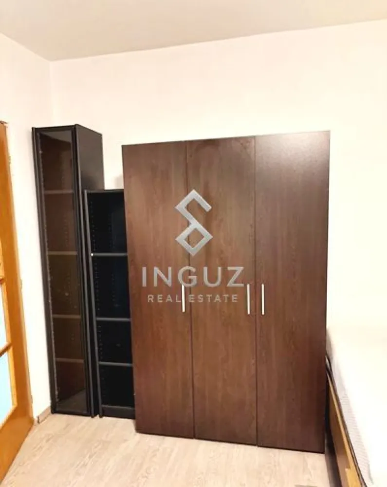 Garsonieră modernă de închiriat – Tei, Sector 2, București - Garsonieră modernă de închiriat – Tei, Sector 2, București ⬇️ العربية بالأسفل ⬇️
370 € / lună | 42 mp | 5 minute de UTCB

Garsonieră spațioasă, complet mobilată și utilată, gata pentru mutare imediată. Ideală pentru studenți sau pentru o persoană care caută confort și acces rapid către facultate și mijloace de transport.

Detalii apartament:
• Suprafață: 42 mp
• Etaj: Parter / 10
• Încălzire centralizată
• Bucătărie separată
• Debara
• Lift
• Disponibilă imediat
• Se acceptă studenți

Complet utilată:
• Aragaz
• Frigider
• Cuptor cu microunde
• Mașină de spălat
• Uscător de rufe
• Pat
• Canapea
• Dulap
• TV
• Comode și spații multiple de depozitare

Locație:
Str. Alexandru cel Bun nr. 12
La doar 5 minute de mers pe jos de UTCB

Preț:
• 370 € chirie
• 370 € garanție
• + 50% comision agenție

━━━━━━━━━━━━━━

استوديو حديث للإيجار – تي، القطاع 2، بوخارست

370 يورو / الشهر | 42 متر | 5 دقائق من UTCB

استوديو واسع ومجهز بالكامل، جاهز للسكن فوراً، مناسب جداً للطلاب أو لشخص يبحث عن الراحة وموقع قريب من الجامعة والمواصلات.

تفاصيل الشقة:
• 42 متر مربع
• طابق أرضي من 10
• تدفئة مركزية
• مطبخ منفصل
• غرفة تخزين
• مصعد
• متاح فوراً
• مناسب للطلاب

مجهزة بالكامل:
• غاز
• ثلاجة
• ميكروويف
• غسالة ملابس
• نشافة
• سرير
• كنبة
• خزانة
• تلفزيون
• مساحات تخزين متعددة

العنوان:
Str. Alexandru cel Bun nr. 12
فقط 5 دقائق مشياً من جامعة UTCB

السعر:
• 370 يورو إيجار
• 370 يورو تأمين
• + 50% عمولة المكتب