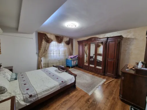 Vila de inchiriat 5 camere Sisesti-Vatra Noua
