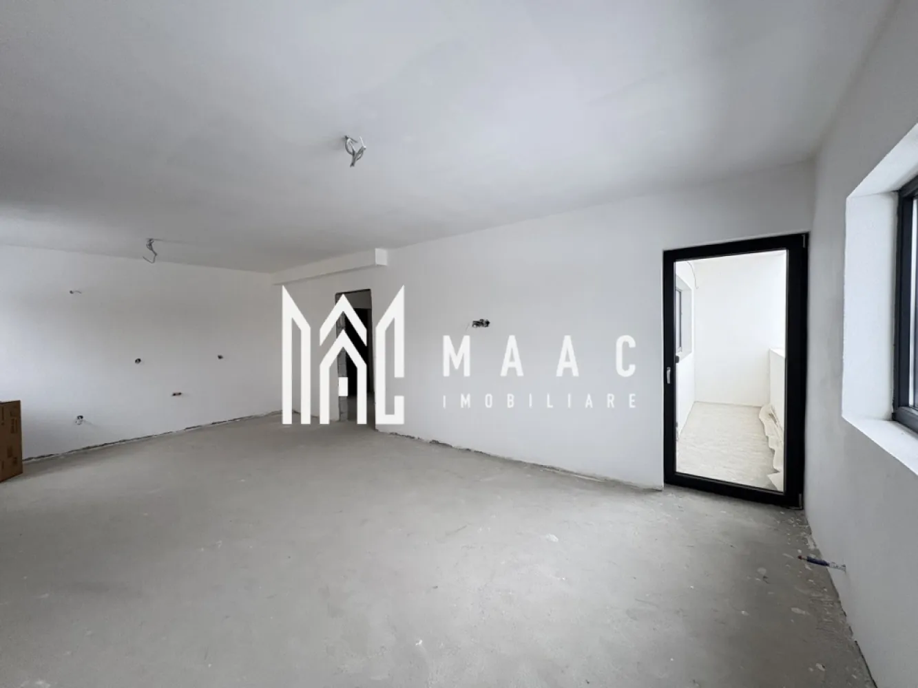 Apartament 3 camere I Etajul 1 I Selimbar - MAAC imobiliare va propune spre vânzare un apartament situat la etajul 1, într-un bloc nou din Selimbar 

Apartamentul este compus din 2 dormitoare , living cu bucătărie open space ,baie cu geam ,balcon,loc de parcare
Se predă la alb cu centrala si calorifere sau contra cost la cheie.

Pentru mai multe detalii precizați ca ați văzut anunțul cu ID CP2873280