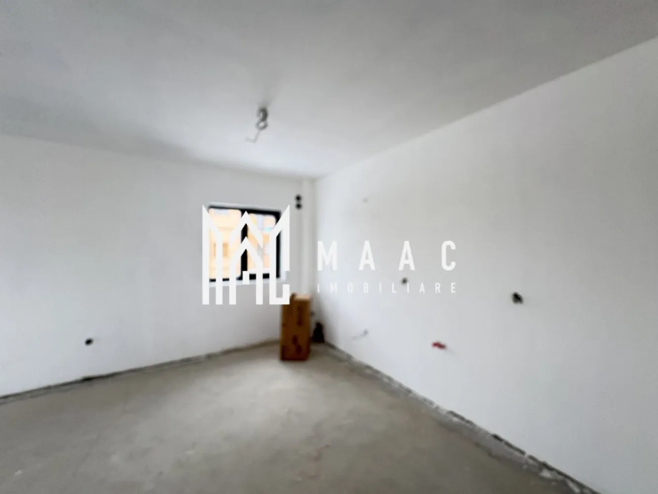 Apartament 3 camere I Etajul 1 I Selimbar - MAAC imobiliare va propune spre vânzare un apartament situat la etajul 1, într-un bloc nou din Selimbar 

Apartamentul este compus din 2 dormitoare , living cu bucătărie open space ,baie cu geam ,balcon,loc de parcare
Se predă la alb cu centrala si calorifere sau contra cost la cheie.

Pentru mai multe detalii precizați ca ați văzut anunțul cu ID CP2873280