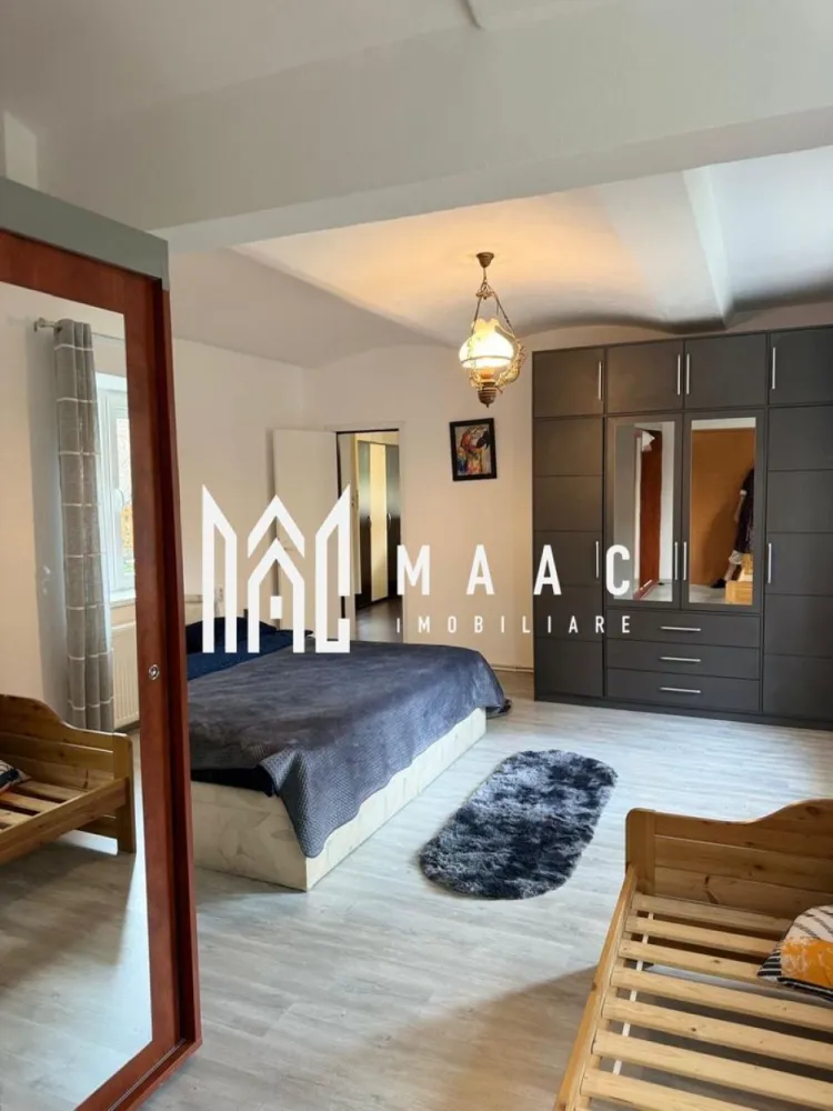 Apartament la casa 3 Camere I Zona Centrala - MAAC Imobiliare vă propune spre vânzare un apartament cu suprafața de 102 mp, situat la parterul unei case amplasate în zona centrală, o locație cu acces rapid către principalele puncte de interes ale orașului.

Proprietatea este compartimentată eficient și oferă spații generoase, fiind compusă din:
-3 camere
-bucătărie
-2 băi
-cămară
-curte proprie 80 mp,curte comuna 

Apartamentul beneficiază de poziționare excelentă, foarte aproape de Facultatea de Medicină, spital și zona centrală, ceea ce îl recomandă atât pentru locuit, cât și pentru investiție. Amplasarea centrală asigură acces facil la instituții de învățământ, unități medicale, magazine și alte facilități urbane.
❗️Se poate achiziționa și cu Criptomonede 

Pentru mai multe detalii vă rugăm să menționați la telefon numărul CP2874711.
