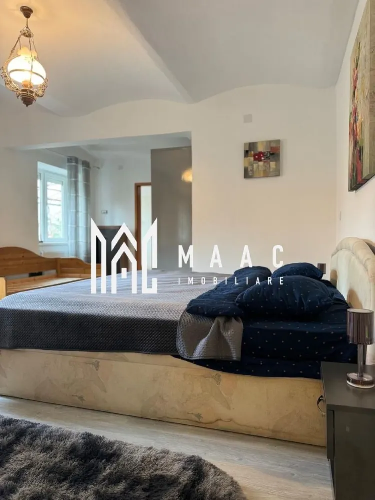 Apartament la casa 3 Camere I Zona Centrala - MAAC Imobiliare vă propune spre vânzare un apartament cu suprafața de 102 mp, situat la parterul unei case amplasate în zona centrală, o locație cu acces rapid către principalele puncte de interes ale orașului.

Proprietatea este compartimentată eficient și oferă spații generoase, fiind compusă din:
-3 camere
-bucătărie
-2 băi
-cămară
-curte proprie 80 mp,curte comuna 

Apartamentul beneficiază de poziționare excelentă, foarte aproape de Facultatea de Medicină, spital și zona centrală, ceea ce îl recomandă atât pentru locuit, cât și pentru investiție. Amplasarea centrală asigură acces facil la instituții de învățământ, unități medicale, magazine și alte facilități urbane.
❗️Se poate achiziționa și cu Criptomonede 

Pentru mai multe detalii vă rugăm să menționați la telefon numărul CP2874711.