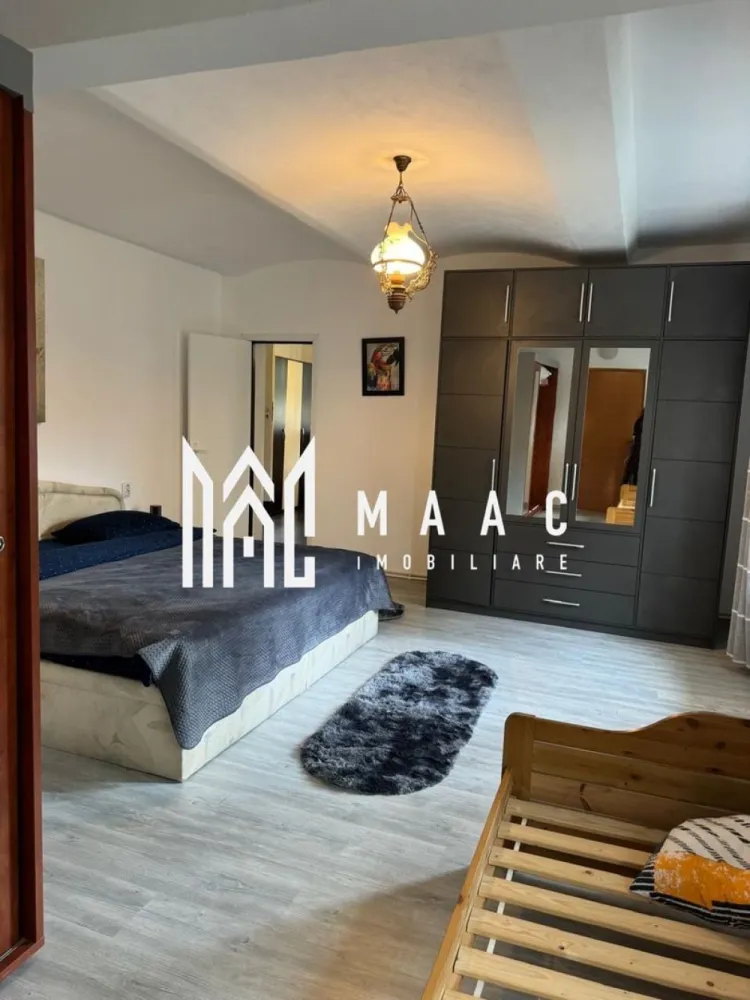 Apartament la casa 3 Camere I Zona Centrala - MAAC Imobiliare vă propune spre vânzare un apartament cu suprafața de 102 mp, situat la parterul unei case amplasate în zona centrală, o locație cu acces rapid către principalele puncte de interes ale orașului.

Proprietatea este compartimentată eficient și oferă spații generoase, fiind compusă din:
-3 camere
-bucătărie
-2 băi
-cămară
-curte proprie 80 mp,curte comuna 

Apartamentul beneficiază de poziționare excelentă, foarte aproape de Facultatea de Medicină, spital și zona centrală, ceea ce îl recomandă atât pentru locuit, cât și pentru investiție. Amplasarea centrală asigură acces facil la instituții de învățământ, unități medicale, magazine și alte facilități urbane.
❗️Se poate achiziționa și cu Criptomonede 

Pentru mai multe detalii vă rugăm să menționați la telefon numărul CP2874711.