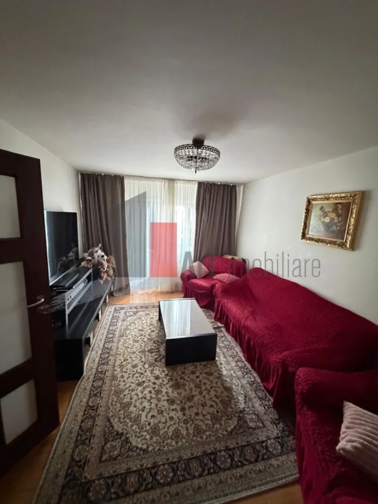 Apartament cu trei camere de vanzare-Crangasi-loc de parcare - Apartament de vanzare, cu trei camere, decomandat, situat in Crângași, langa BCR, stradal, la etajul 8 din 9, 9 fiind etaj tehnic, vedere mixtă in spate si la Calea Crângași, cu doua bai (cea mica a fost dezafectata dar se poate pune la loc foarte usor), doua unitati de aer conditionat, bucataria open cu holul, la 10 minute de mers pe jos de statia de metrou Crangasi, cu o suprafata de 62 mp +10 mp balcoane, total 72 mp, loc parcare ADP, scara curată.