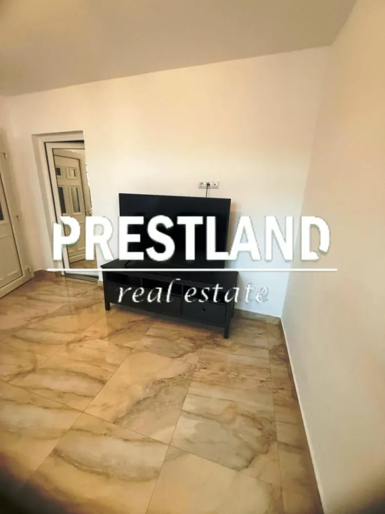 Apartament la casa, zona Șura Mare !! - Apartametul este situat la etajul unui imobil nou construit in anul 2024 si este aituat la etajul 1 și se compune din 2 dormitoare generoase, living, bucătărie, baie cu cabină de duș și are 3 locuiri de parcare private.

Apartamentul se pretează pentru un cuplu sau o famile și se predă mobilat , dotat și utilat cu tot ce este necesar. Se oferă si se dorește seriozitate.

Preț 450 Euro/lună +o garanție contravaloarea unei chiri.
 Comisionul agaenției este de 50% din prima chirie.

Agenția nu deține informațiile privind performanta energetica a imobilului, aceasta informând asupra necesitații si legalității certificatului energetic. Comunicarea datelor cuprinse in Certificatul Energetic al imobilului rămâne in sarcina proprietarului.

Oferim clienților următoarele servicii:

- consultanta obținere credite bancare;

- servicii notariat;

- servicii de topografie(schiță, releveu);

- certificate energetice imobile;

- asigurări;

- servicii de evaluare;

- consultanta juridica;