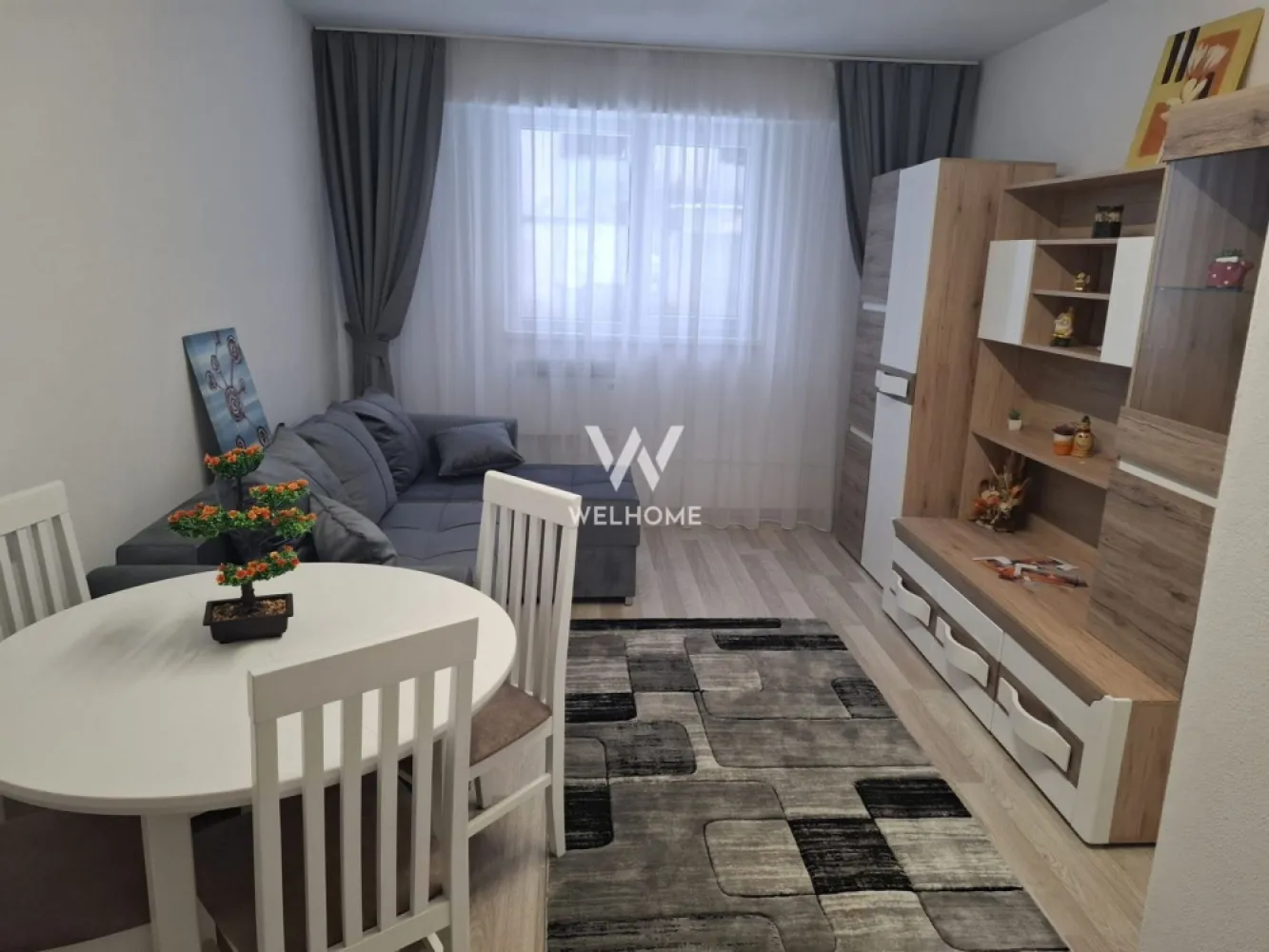 Garsoniere de vânzare – bloc cu mai multe unități | Predare la cheie - Se vând garsoniere într-un bloc cu mai multe unități locative, ideale pentru locuit sau investiție.
Fiecare garsonieră are o suprafață de 21,7 mp și se predă la cheie, cu finisaje moderne și compartimentare eficientă.

Fotografiile sunt cu titlu de prezentare, ilustrând o posibilă variantă de amenajare.
Opțional, contra cost, garsonierele pot fi predate complet mobilate și utilate, în funcție de preferințele cumpărătorului.

Caracteristici:
suprafață: 21,7 mp
predare la cheie
finisaje moderne
baie complet finisată
racordate la toate utilitățile
contorizare separată
💰 Preț: 21.500 € / garsonieră
Pentru mai multe informații sau pentru programarea unei vizionări, vă stau la dispoziție.
Tel:0740154900