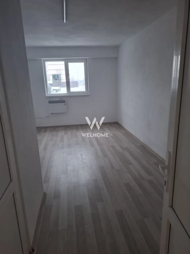 Garsoniere de vânzare – bloc cu mai multe unități | Predare la cheie - Se vând garsoniere într-un bloc cu mai multe unități locative, ideale pentru locuit sau investiție.
Fiecare garsonieră are o suprafață de 21,7 mp și se predă la cheie, cu finisaje moderne și compartimentare eficientă.

Fotografiile sunt cu titlu de prezentare, ilustrând o posibilă variantă de amenajare.
Opțional, contra cost, garsonierele pot fi predate complet mobilate și utilate, în funcție de preferințele cumpărătorului.

Caracteristici:
suprafață: 21,7 mp
predare la cheie
finisaje moderne
baie complet finisată
racordate la toate utilitățile
contorizare separată
💰 Preț: 21.500 € / garsonieră
Pentru mai multe informații sau pentru programarea unei vizionări, vă stau la dispoziție.
Tel:0740154900