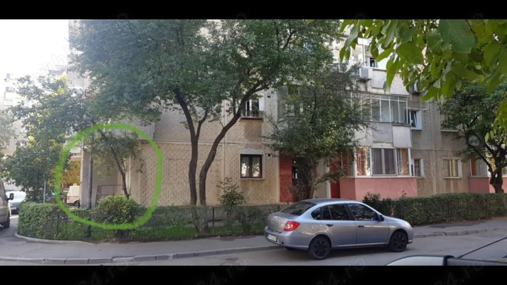 4 camere parter, acces exterior ( sos. Berceni ) - 130.000 la plata cash, preț fix 

Agențiile nu deranjați, nu colaborez ! CLAR

4 camere, decomandat, 83Mp utili + 14mp teren in acte cota indiviza, 
parter p+8 cu intrare separată , 
scara exterioara proprie schimbare destinație, 
posibilitate 2 balcoane similare celor de pe verticala. 
Acces pe 2 cai in apartament,
Usi metalice exterioare de calitate, acces pe 2 cai in scara blocului ( constructie 1986 solida ) monitorizare video,boxe subsol libere. 
3 camere cu gresie Spania - 1m 1m, hol+ living - parchet lemn masiv. 
Bucătăria foarte spațioasă, 
Wc serviciu + baia mare lux, ambele toalete au geamuri mari pt aerisire
Încălzire RADET. 
Termopane noi. 
Instalatii electrice sanitare schimbate recent.
Se vinde gol sau doar cu mobilier de bucatarie.
Mega Image, Lidl, Kaufland, scoala, gradinita, biserica, 3 spitale in zona, loc de joaca pentru copii peste strada, 4-5min de metrou si piata. 
Stalpi si pereti din beton (de rezistenta) de 20cm grosime.
