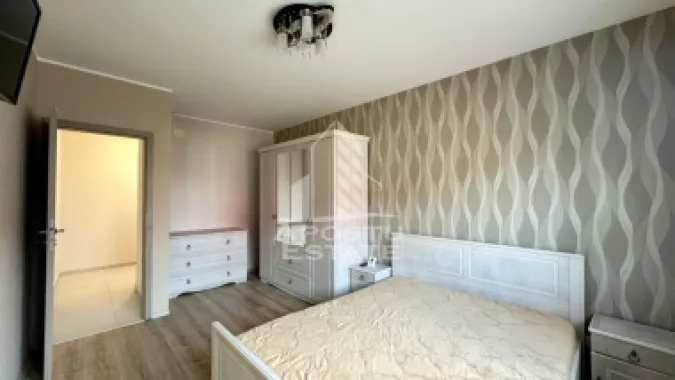 Apartament de vanzare cu 3 camere, etajul intai, Dumbravita