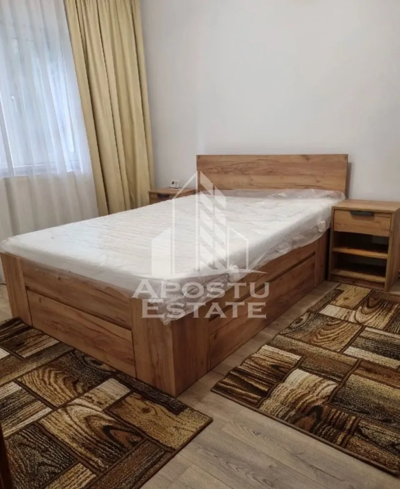 Apartament 2 camere ,de închiriat ,Pet Friendly, Girocului ,Timișoara - Agentia imobiliara APOSTU ESTATE va propune spre inchiriere un apartament cu 2 camere, spatios si luminos, situat in zona Girocului, o zona linistita si bine pozitionata din Timisoara, potrivit pentru cupluri,familii, sau studenti care isi doresc o locuinta unde sa se simta confortabil si cu acces facil catre scoli, statii de autobuz, supermarketuri , magazine de zona, parcuri.

Suprafata utila: 55 mp
Compartimentare eficienta:
-Hol de acces generos
-Bucatarie complet mobilata si utilata, cu loc de luat masa
-Living luminos si spatios
-Dormitor mobilat si utilat
-Baie prevazuta cu cada

Confort si facilitati:
-Incalzirea apartamentului: centrala proprie 
-Apartamentul este complet mobilat si utilat
-Se accepta animale de companie de catre proprietar ( pisicuța ) 

Localizare:
-Timis,Timisoara, zona Girocului – acces facil spre magazine, supermarketul Lidl, scoli, parcuri si mijloace de transport in comun.

Ideal pentru:
-Cupluri
-Studenti

Pret chirie lunara: 380 euro 
Programeaza o vizionare pentru a-ti putea imagina viitorul aici!
ID intern: CP3093899