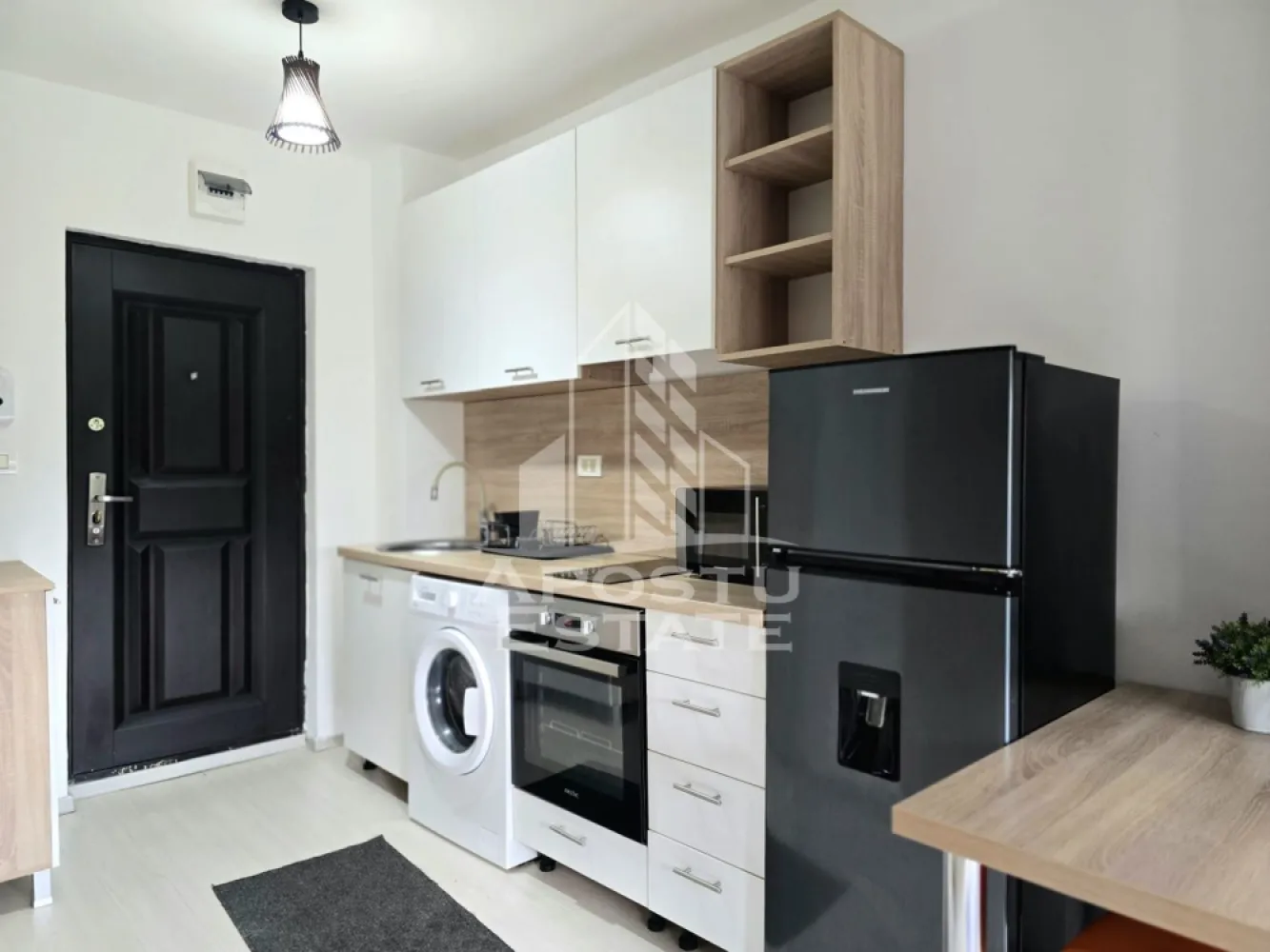 Garsoniera, de inchiriat, in zona UTA - APOSTU ESTATE va propune spre inchiriere o garsoniera situata in zona UTA, din Arad.
Garsoniera se inchireaza complet mobilata si utilata.
Imobilul este situat la etajul 3/4 si are 16 mp construiti.
Compartimentare:
- hol acces.
- bucatarie.
- dormitor.
- baie cu cabina de dus
Vecinatati:
-scoli, gradinite, magazine, transport in comun.
Detalii:
- Confortul termic se realizeaza prin intermediul C.E.T. Garsoniera beneficiaza si de aparat de aer conditionat.
Utilitati complete: curent, apa de la retea, canalizare, internet prin fibra optica, cablu Tv.
Pentru mai multe detalii nu ezitati sa ne contactati!
Va asteptam cu drag la o vizionare !
CP3093681