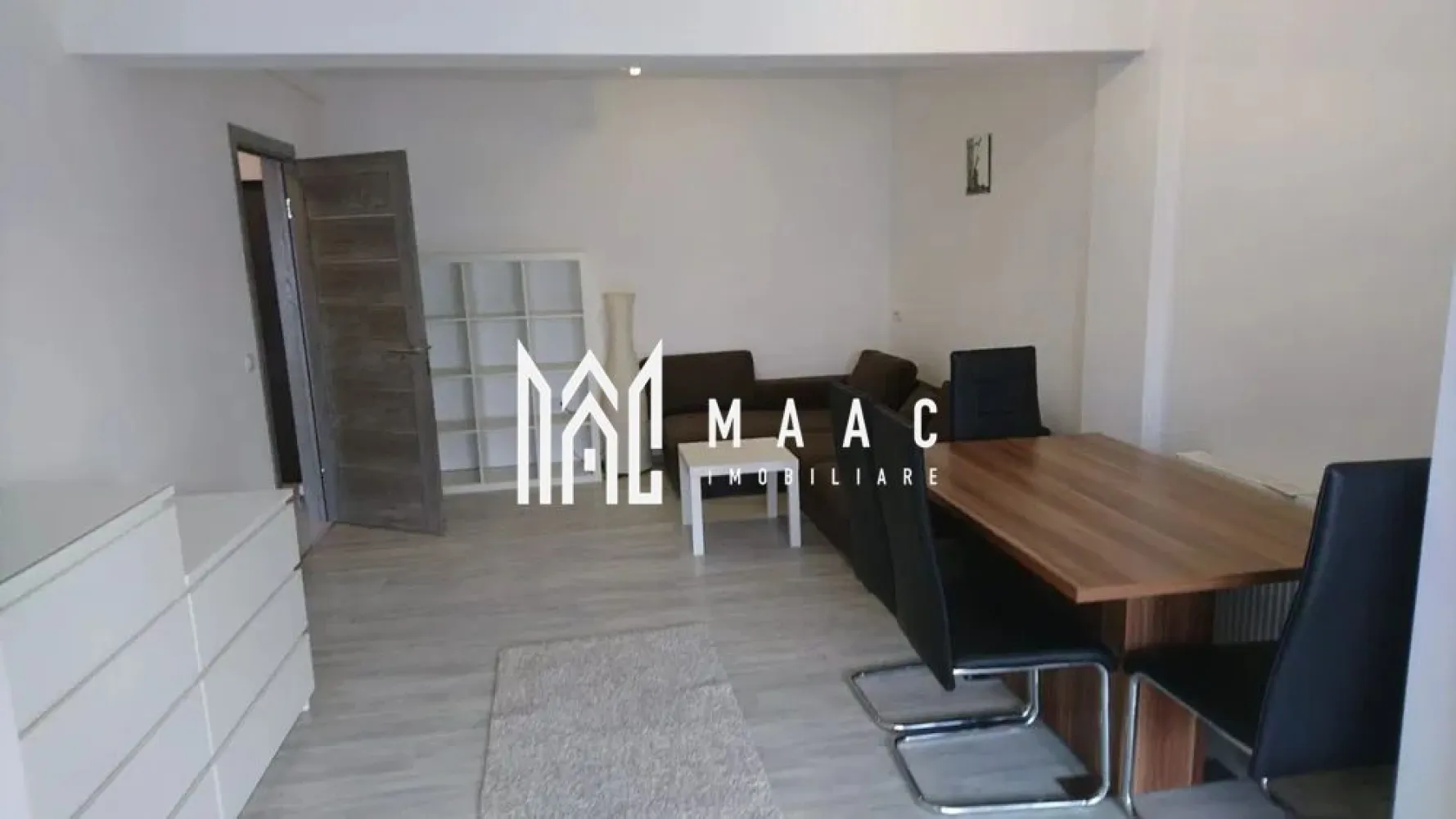 Apartament 2 Camere I Modern I 2/4 I West Side Park Residence - Maac Imobiliare oferă spre închiriere un apartament cu 2 camere, amplasat în zona Calea Surii Mici.

Proprietatea este compusă din dormitoare, living open-space cu bucătărie, baie, balcon deschis si un loc de parcare inclus in pretul chiriei.

Se inchiriaza pe minim 12 luni.
Se percepe garantie in cuantumul unei chirii lunare.
Se preda mobilat/utilat.
Disponibil imediat.

Apartamentul are disponibil un al doilea loc de parcare ce poate fii adaugat chiriei contra-cost.

Nu se accepta animale de companie. 

In apropiere se gasesc stații de autobuz care faciliteaza legaturi rapide cu restul orasului.

Pentru mai multe detalii sau pentru a programa o vizionare, vă rugăm să specificați ID-ul prin telefon: CP2874146