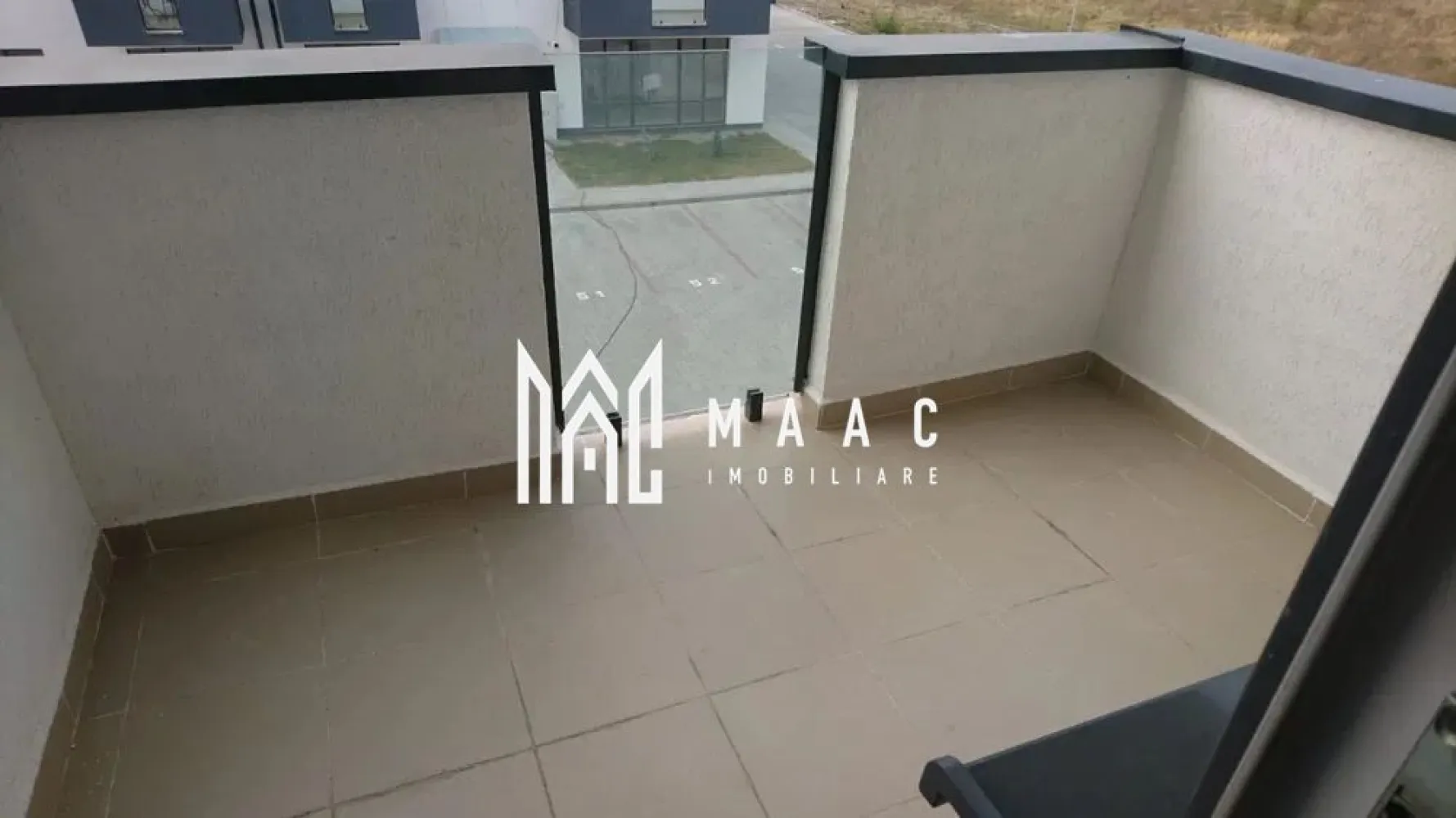 Apartament 2 Camere I Modern I 2/4 I West Side Park Residence - Maac Imobiliare oferă spre închiriere un apartament cu 2 camere, amplasat în zona Calea Surii Mici.

Proprietatea este compusă din dormitoare, living open-space cu bucătărie, baie, balcon deschis si un loc de parcare inclus in pretul chiriei.

Se inchiriaza pe minim 12 luni.
Se percepe garantie in cuantumul unei chirii lunare.
Se preda mobilat/utilat.
Disponibil imediat.

Apartamentul are disponibil un al doilea loc de parcare ce poate fii adaugat chiriei contra-cost.

Nu se accepta animale de companie. 

In apropiere se gasesc stații de autobuz care faciliteaza legaturi rapide cu restul orasului.

Pentru mai multe detalii sau pentru a programa o vizionare, vă rugăm să specificați ID-ul prin telefon: CP2874146
