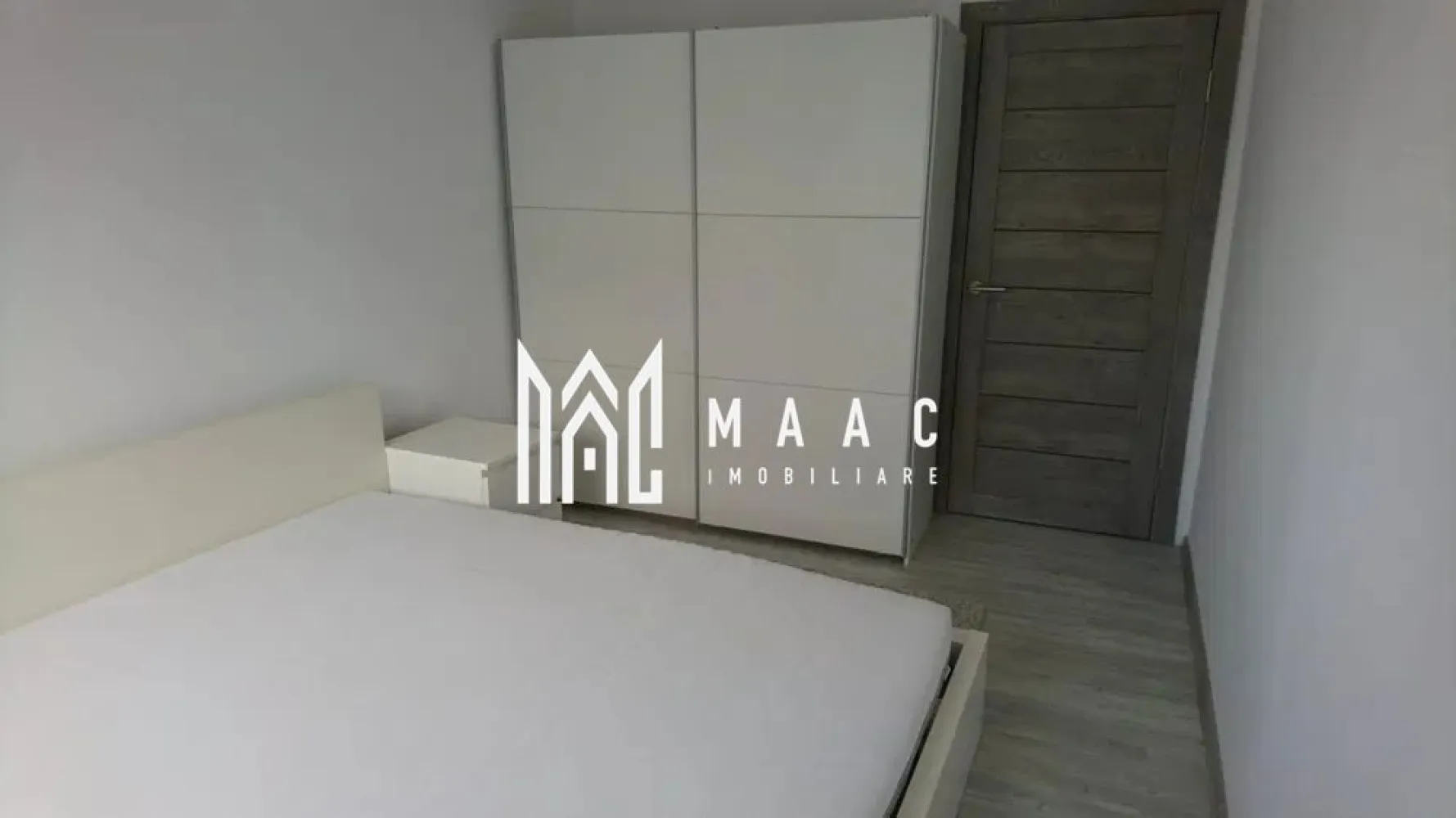 Apartament 2 Camere I Modern I 2/4 I West Side Park Residence - Maac Imobiliare oferă spre închiriere un apartament cu 2 camere, amplasat în zona Calea Surii Mici.

Proprietatea este compusă din dormitoare, living open-space cu bucătărie, baie, balcon deschis si un loc de parcare inclus in pretul chiriei.

Se inchiriaza pe minim 12 luni.
Se percepe garantie in cuantumul unei chirii lunare.
Se preda mobilat/utilat.
Disponibil imediat.

Apartamentul are disponibil un al doilea loc de parcare ce poate fii adaugat chiriei contra-cost.

Nu se accepta animale de companie. 

In apropiere se gasesc stații de autobuz care faciliteaza legaturi rapide cu restul orasului.

Pentru mai multe detalii sau pentru a programa o vizionare, vă rugăm să specificați ID-ul prin telefon: CP2874146