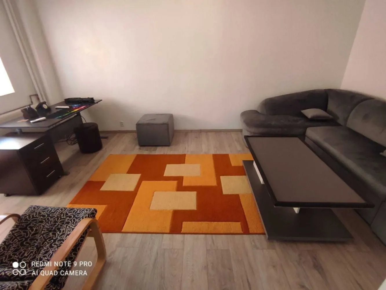 Inchiriez Apartament 2 camere Dristor - Vă prezentăm un apartament situat în DRISTOR Sector3 , Strada George Bogdan Tudor, Nr.1, Bl.22C, ET.2. Cu o suprafață generoasă de 56 mp cu balcon inchis. 
Caracteristici Principale:
• Suprafață totală: 60 mp.
• Număr de camere: 2 camere spațioase, living+ 1 dormitor
• Baie dotata inclusiv cu boiler, cabina de dus si masina de spalat.
• Se asigura LOC de PARCARE in spatele blocului.
• apartamentul detine toate utilitatile necesare inclusiv cablu, internet wifi, televizoare in ambele camere
NU se acepta animale de companie.
Pretul de inchiriere: 500 Eur/luna

Beneficii Adiționale:
• Proximitate: Școali, Licee, Supermarketuri, Parcul IOR, Malluri, Metrou.
• Acces facil la transport: în imediata apropiere pentru o conectivitate excelentă (8 min pana la statia de metrou Dristor).
• Ambianță naturală: În apropiere de lacul și parcul IOR, creând un cadru de liniște și relaxare.
Această proprietate nu este doar o locuință, ci o experiență de viață sofisticată și elegantă, oferind toate facilitățile necesare pentru un stil de viață modern.
Se percepe 1 luna garantie plus o luna chirie platita in avans, se asigura contract inregistrat la ANAF.