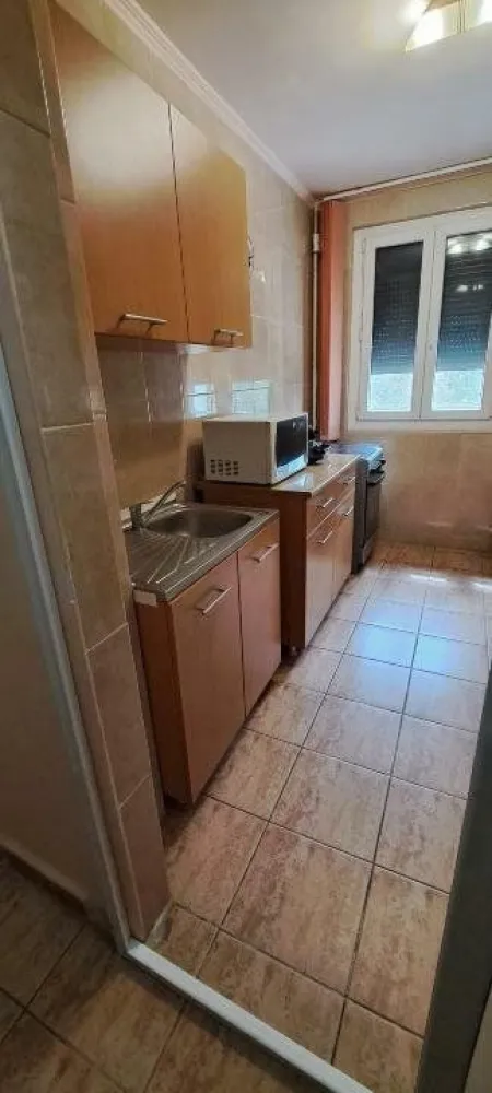 ageuropa.ro închiriaza ap 2 cam Baba Novac etaj - Agenția EUROPA închiriază apartament mobilat si utilat cu 2 camere
semidecomandate.

Zona Baba Novac, la 5 minute de parcul IOR si Mall ParkLake
Statie troleibuz 70, 79 si 92 si autobuz 311 la 2 minute.
La 10 minute de metrou Dristor.

 Pentru mai multe oferte accesați www.ageuropa.ro.