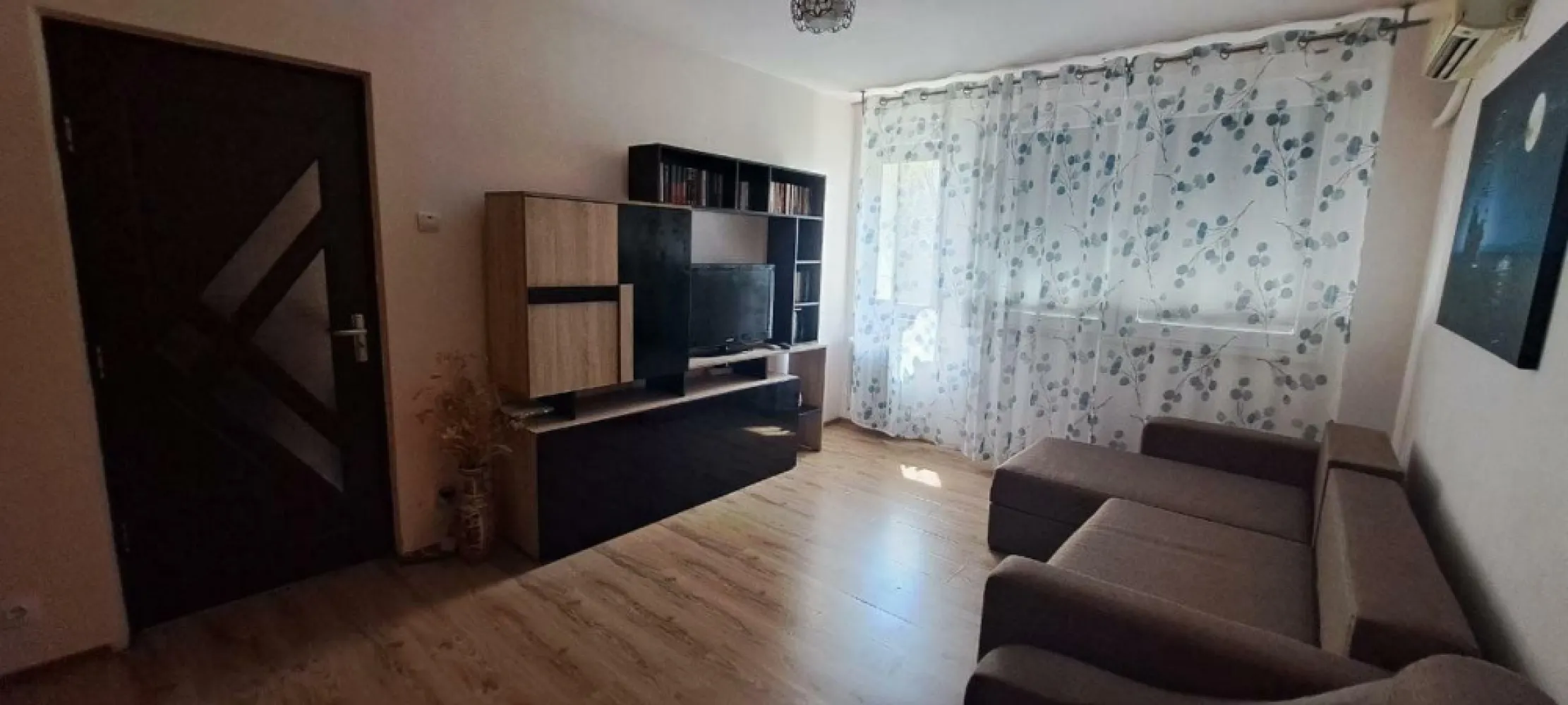 ageuropa.ro închiriaza ap 2 cam Baba Novac etaj - Agenția EUROPA închiriază apartament mobilat si utilat cu 2 camere
semidecomandate.

Zona Baba Novac, la 5 minute de parcul IOR si Mall ParkLake
Statie troleibuz 70, 79 si 92 si autobuz 311 la 2 minute.
La 10 minute de metrou Dristor.

 Pentru mai multe oferte accesați www.ageuropa.ro.
