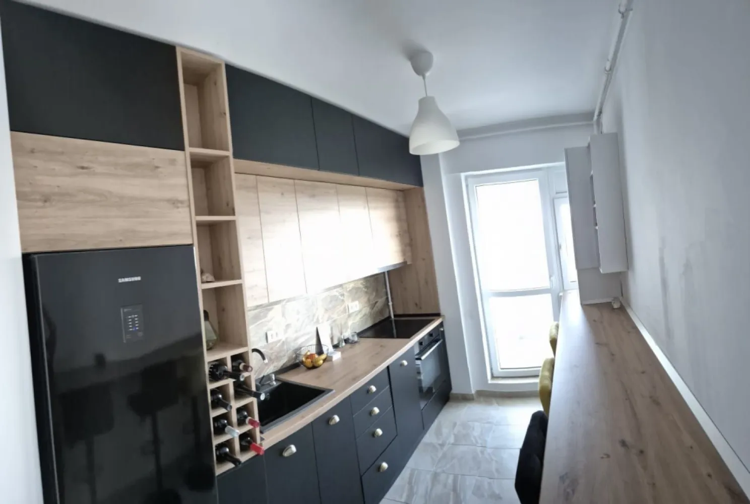 Inchiriez apartament - Inchiriez apartament 2 camere, decomandat, mobilat si utilat, centrala proprie, aer conditionat.
Detin loc de parcare in subteran.
Situat la et 11, pe bld. Metalurgiei, la 8 min de mers de statia de metrou Dimitrie Leonida si 2 min de statia de autobuz.
In apropiere se afla Parcul Tudor Arghezi, Metro, Auchan, Grand Arena, scoli, gradinite.