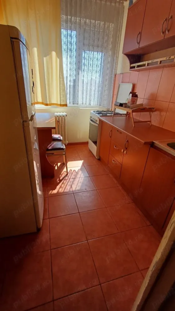 Închiriere 2 camere, 51 mp, zona Auchan Titan, etaj 6 8 - Apartament mobilat, utilat complet spațios, luminos bine conectat.
În apropiere numeroase centre comerciale, grădiniță, scoala.
Pentru detalii și vizionari: (apel telefonic, SMS, Whatsapp)