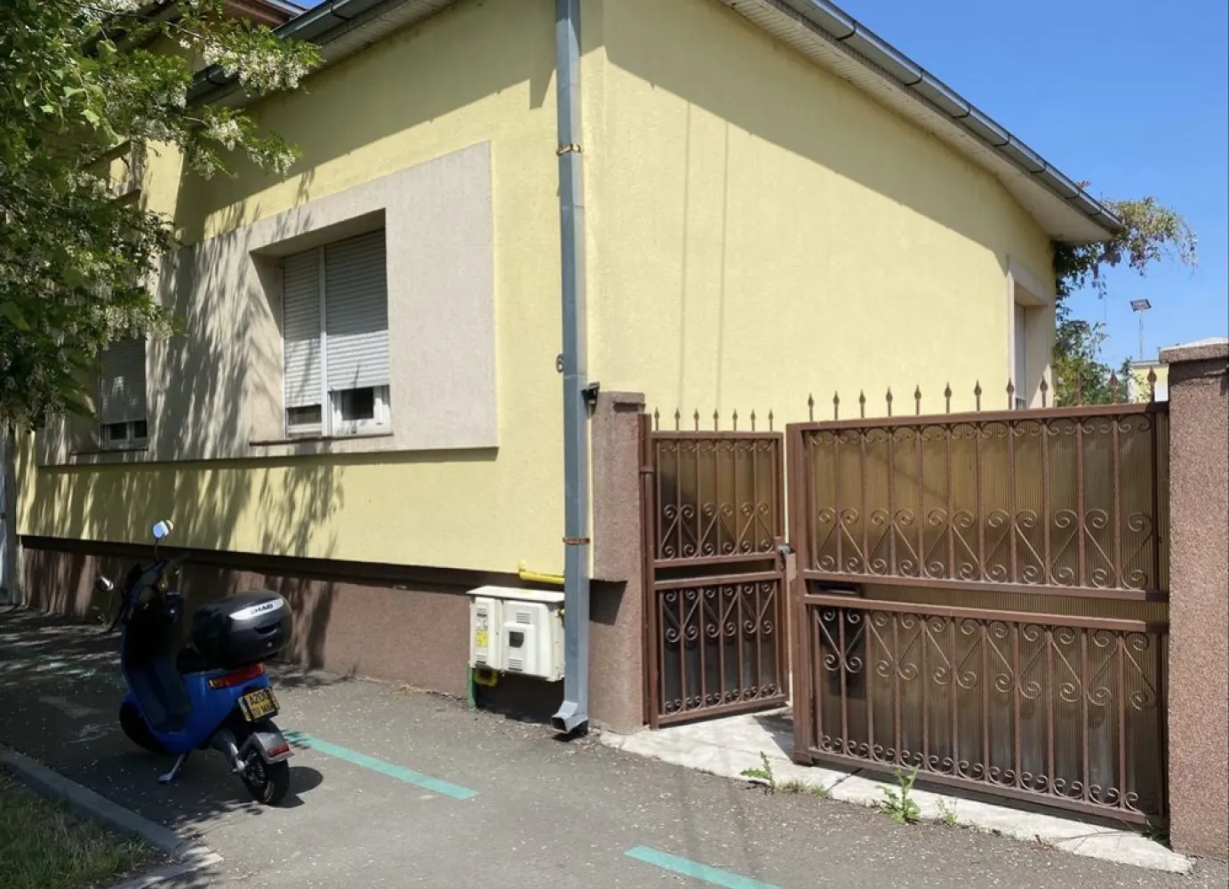 BRASADAS vinde casa cu 3 cam teren 17 ari zona Titulescu. - Agenția imobiliara BRASADAS vinde casa 92 mp. in zona Titulescu
Acoperis schimbat de 3 ani, casa izolata
Teren 17,33 ari
Www.brasadas.com.
