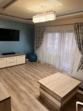 BRASADAS vinde ap 3 cam etaj 3/4 in Carpați 2.