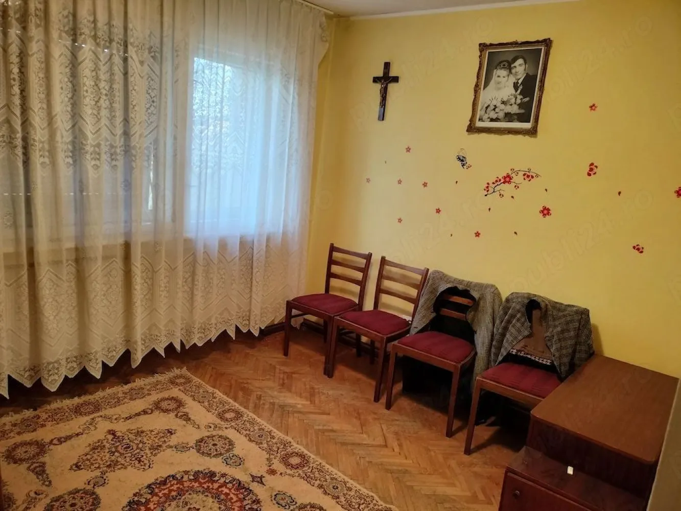 BRASADAS vinde ap 3 cam etaj 4/4 in Micro 16 Brândușa. - BRASADAS vinde apartament cu 3 camere in Micro 16, bloc de colț din BCA, etaj 4/4, cu acoperiș. Bucătărie mare cu cămară generoasă, 2 băi, 2 balcoane închise, centrală pe gaz, instalație cupru, boxă beci, uscat, fără igrasie, finisaje clasice.
Www.brasadas.com.