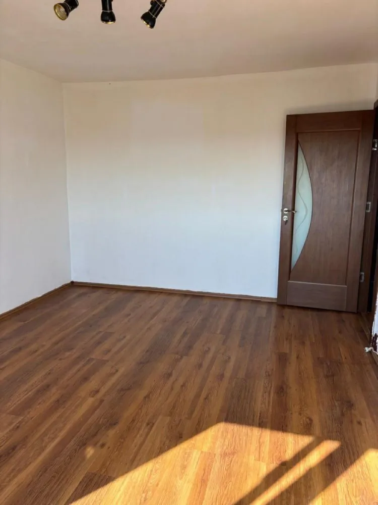 BRASADAS vinde ap cam etaj 4/4 in 14 Mai. - Agenția imobiliara BRASADAS vinde apartament la etajul 4 în cartierul 14 mai strada begoniei, în spate la
Pompieri , bloc de cărămidă cu geam la baie , gemuri termopan, bloc izolat cu polistiren și cu decorativă pe exterior, parcarea inclusă , interfon pe scara blocului, cu parc de copii zonă verde, magazine etc.
Www.brasadas.com.