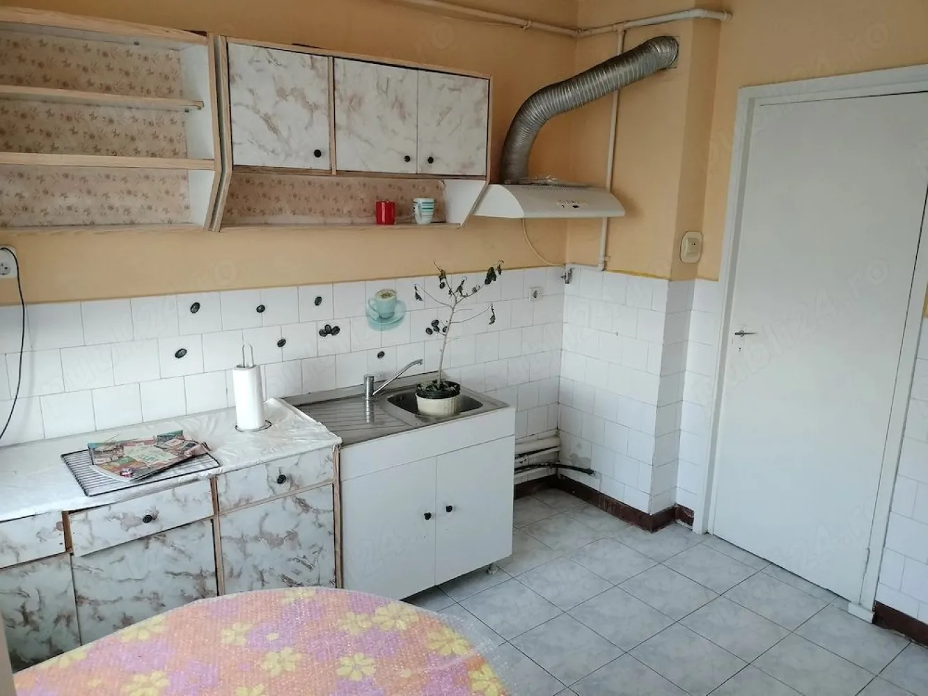 BRASADAS vinde ap 3 cam etaj 4/4 in Micro 16 Brândușa. - BRASADAS vinde apartament cu 3 camere in Micro 16, bloc de colț din BCA, etaj 4/4, cu acoperiș. Bucătărie mare cu cămară generoasă, 2 băi, 2 balcoane închise, centrală pe gaz, instalație cupru, boxă beci, uscat, fără igrasie, finisaje clasice.
Www.brasadas.com.
