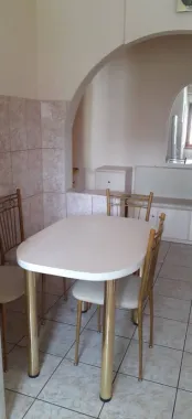 BRASADAS vinde ap 2 cam etaj 2/8 Careiului.