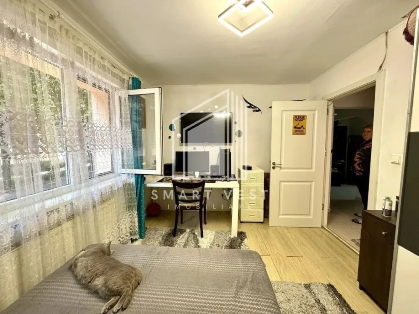 BRASADAS vinde ap 3 cam la PARTER in Micro 16. - Agenția imobiliara BRASADAS vinde apartament cu 3 camere in Micro 16 PARTER înalt izolat, mobilat.
Www.brasadas.com.