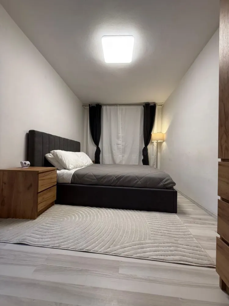 BRASADAS vinde garsonieră in Micro 14 Neajlov etaj 1/4 confort 1. - Agenția imobiliara BRASADAS vinde garsoniera confort 1 mobilata si utilata complet, la etajul 1/4 in Micro 14 Satu Mare.

Bucatarie echipata aragaz cuptor frigider masina de spalat
masa scaune cuier, camera mobilata complet pat saltea sifonier 2 comode, birou scaun, perdele incluse.

Mutare imediata fara investitii suplimentare, aproape de Lidl si Penny
scoli si gradinita in zona, parc si spatii verzi, transport in comun la cateva minute

Www.brasadas.com.