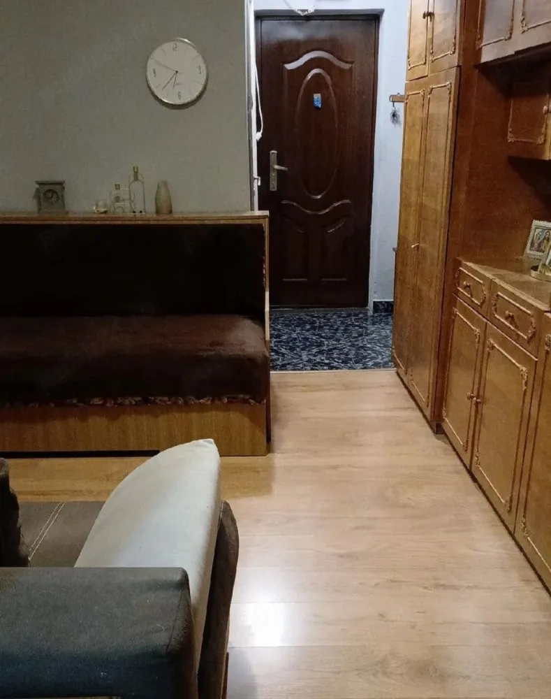 BRASADAS vinde garsoniera la etajul 3/4 pe Ostrovului. - Agenția imobiliara BRASADAS vinde garsonieră situată în cartierul Soarelui, pe strada Ostrovului, la etajul 3/4. 
Beneficiază de întreținere redusă, fiind o opțiune ideală atât pentru locuit, cât și pentru investiție.
Www.brasadas.com.