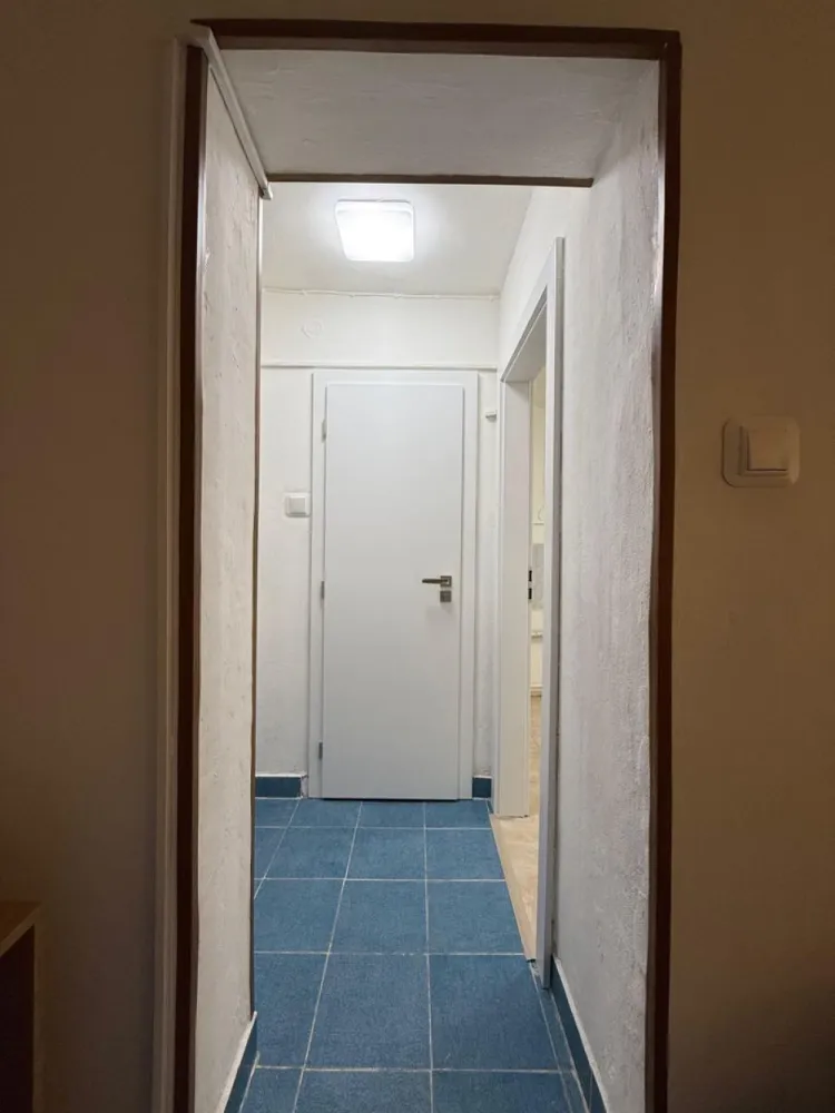 BRASADAS vinde garsonieră in Micro 14 Neajlov etaj 1/4 confort 1. - Agenția imobiliara BRASADAS vinde garsoniera confort 1 mobilata si utilata complet, la etajul 1/4 in Micro 14 Satu Mare.

Bucatarie echipata aragaz cuptor frigider masina de spalat
masa scaune cuier, camera mobilata complet pat saltea sifonier 2 comode, birou scaun, perdele incluse.

Mutare imediata fara investitii suplimentare, aproape de Lidl si Penny
scoli si gradinita in zona, parc si spatii verzi, transport in comun la cateva minute

Www.brasadas.com.