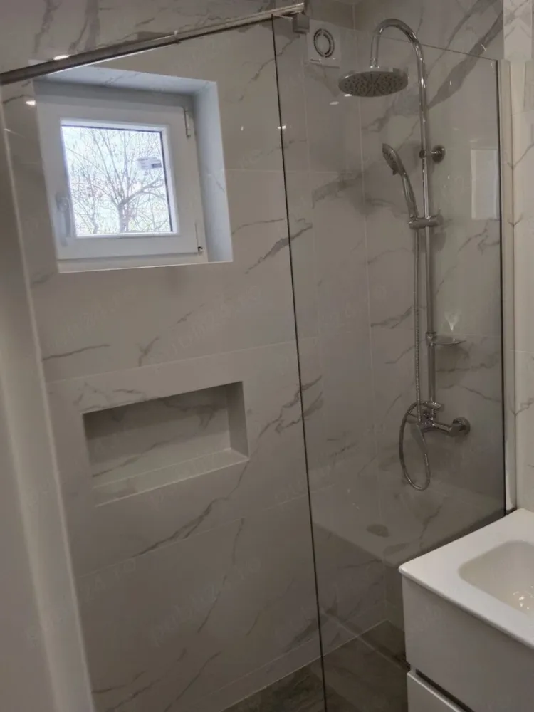 Apartament de vânzare 3 camere etajul 3 - Apartament de vânzare 3 camere str Careiului 
Etajul 3 
Complet renovat 
Parchet laminat,gresie ,electrice nou,sanitar, uși 
Termopan tripan
Boxă la beci
Tel 
Preț 84500 euro negociabil