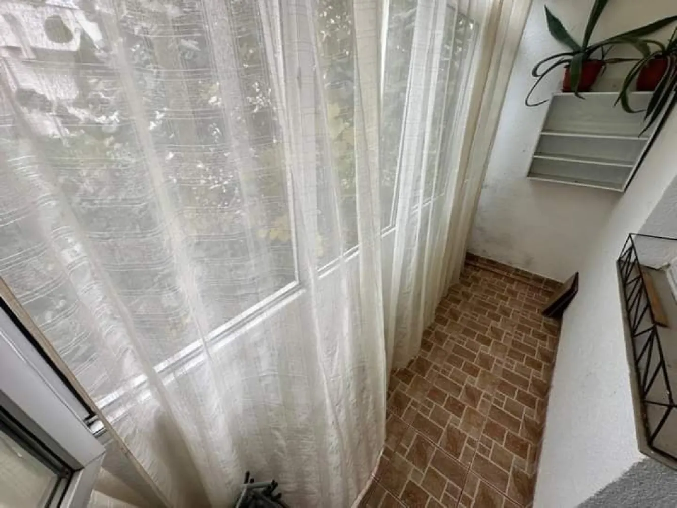 BRASADAS vinde ap 4 cam etaj 3/4 in Micro 16. - Agentia imobiliara BRASADAS vinde apartament cu 4 camere decomandate la etajul 3/4 cu bucatarie spatioaasa, cámara de alimente, doua bai, doua balcoane inchise cu termopan, geamuri termopan la toate camerele, centrala, usa de siguranta.
Www.brasadas.com.