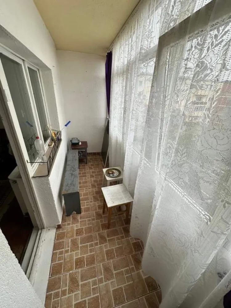 BRASADAS vinde ap 4 cam etaj 3/4 in Micro 16. - Agentia imobiliara BRASADAS vinde apartament cu 4 camere decomandate la etajul 3/4 cu bucatarie spatioaasa, cámara de alimente, doua bai, doua balcoane inchise cu termopan, geamuri termopan la toate camerele, centrala, usa de siguranta.
Www.brasadas.com.