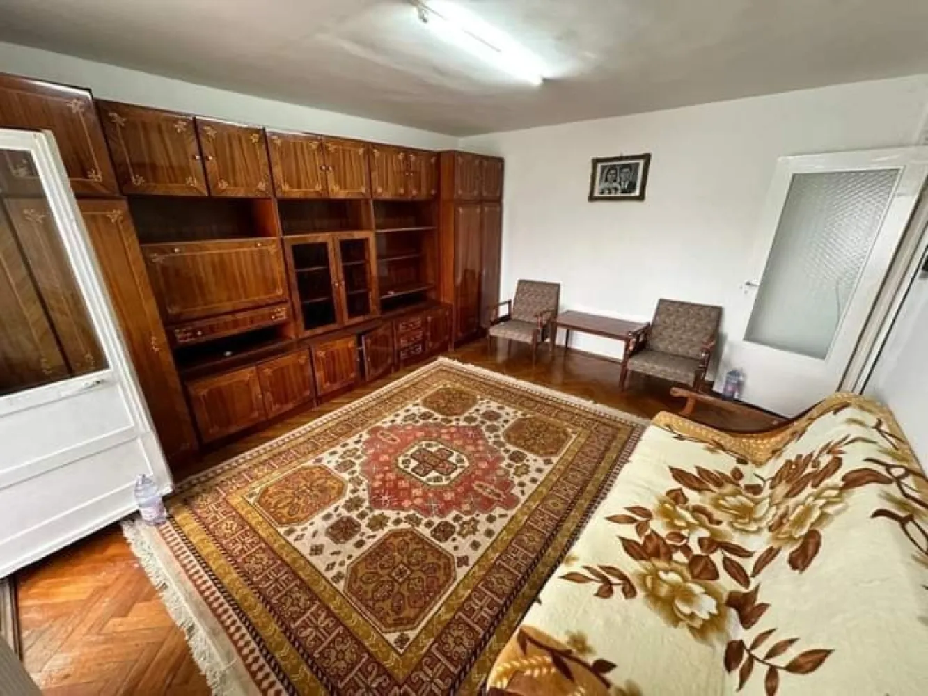 BRASADAS vinde ap 4 cam etaj 3/4 in Micro 16. - Agentia imobiliara BRASADAS vinde apartament cu 4 camere decomandate la etajul 3/4 cu bucatarie spatioaasa, cámara de alimente, doua bai, doua balcoane inchise cu termopan, geamuri termopan la toate camerele, centrala, usa de siguranta.
Www.brasadas.com.