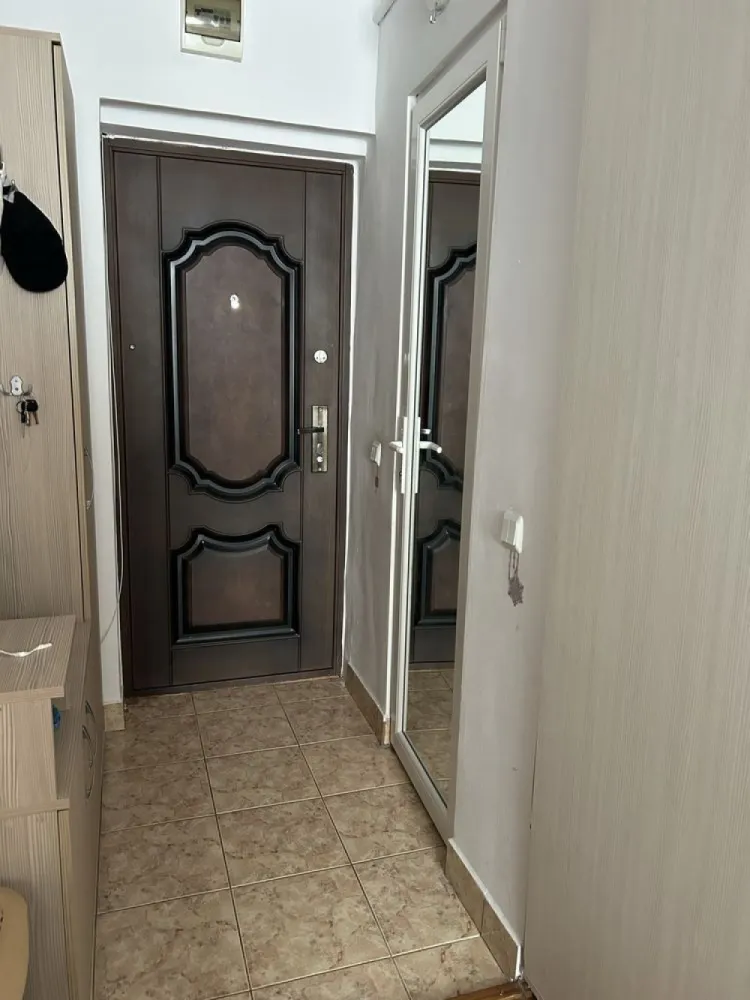 BRASADAS vinde garsoniera pe Ostrovului la etajul 1/4. - Agenția imobiliara BRASADAS vinde garsoniera pe Ostrovului situata la etajul 1/4. 
Locuinta este bine intretinuta si are costuri foarte mici la intretinere.

Dispune de:
• bucatarie mobilata
• baie cu dus
• spatii de depozitare
• pat

Instalatia electrica este complet refacuta
Incalzire prin centrala proprie pe gaz 

Se vinde fara electrocasnice (ramane doar plita care este pe curent)

Www.brasadas.com.