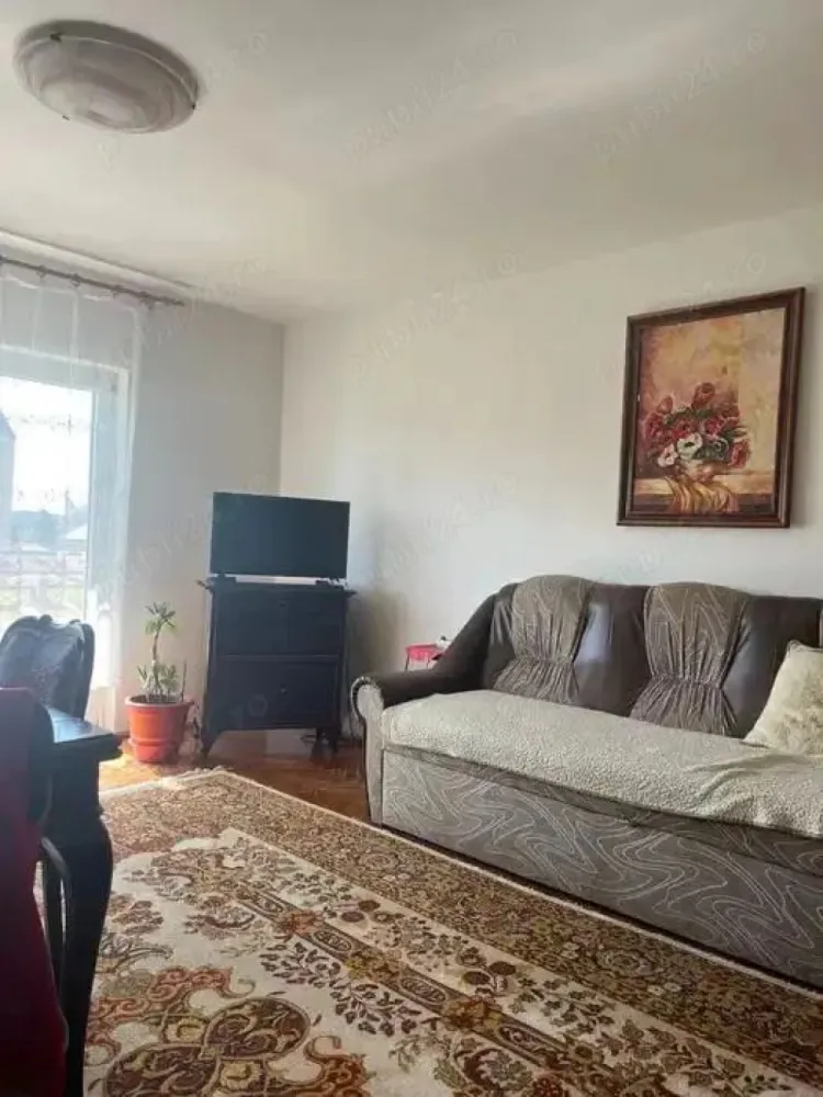BRASADAS vinde ap 2 cam etaj 3/4 in Micro 17. - Agenția imobiliara BRASADAS vinde apartament cu 2 camere situat in cartierul Micro 17 prima etapă, la etajul 3 din 4. Apartamentul are o suprafață utilă de 60 mp și este compartimentat eficient, ideal pentru un cuplu, o persoană singură sau investiție în scop rezidențial sau închiriere. Apartamentul este dotat și mobilat, aer condiționat, loc de parcare asigurat în curtea blocului.
Compartimentare:

1 dormitor
1 sufragerie
1 baie
1 hol
Apartamentul este luminos, într-o zonă liniștită, aproape de toate facilitățile necesare ideal pentru o familie tânără.

Avantaje și puncte de interes din zonă
Aproape de piață, stație RATP, școli și grădiniță, creșă
Acces rapid către centru și alte zone importante din oraș, fiind situat în proximitatea podului Transilvania

Www.brasadas.com.