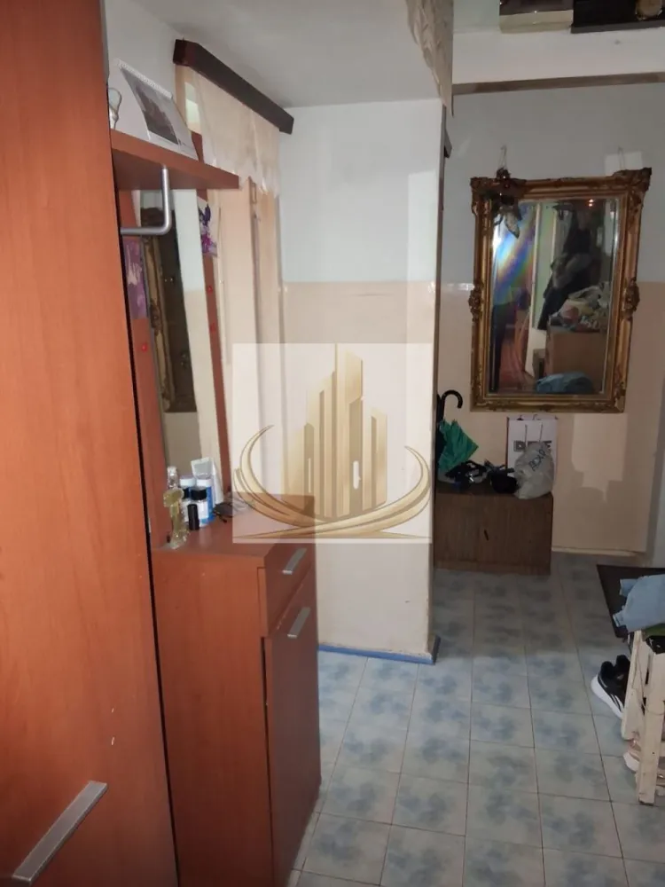Apartament 4 camere în zona Dacia - Apartament cu 4 camere, situat în zona Dacia, cu suprafață de 60 mp, la etajul 3 din 4. Locuința dispune de centrală termică proprie, geamuri termopan inclusiv la balcon și boxă la subsol.

Disponibil imediat, apartamentul este amplasat într-o zonă cu acces facil la grădinițe, parcuri, magazine și alte puncte de interes, oferind confort și accesibilitate pentru întreaga familie.

ID intern CP3111903