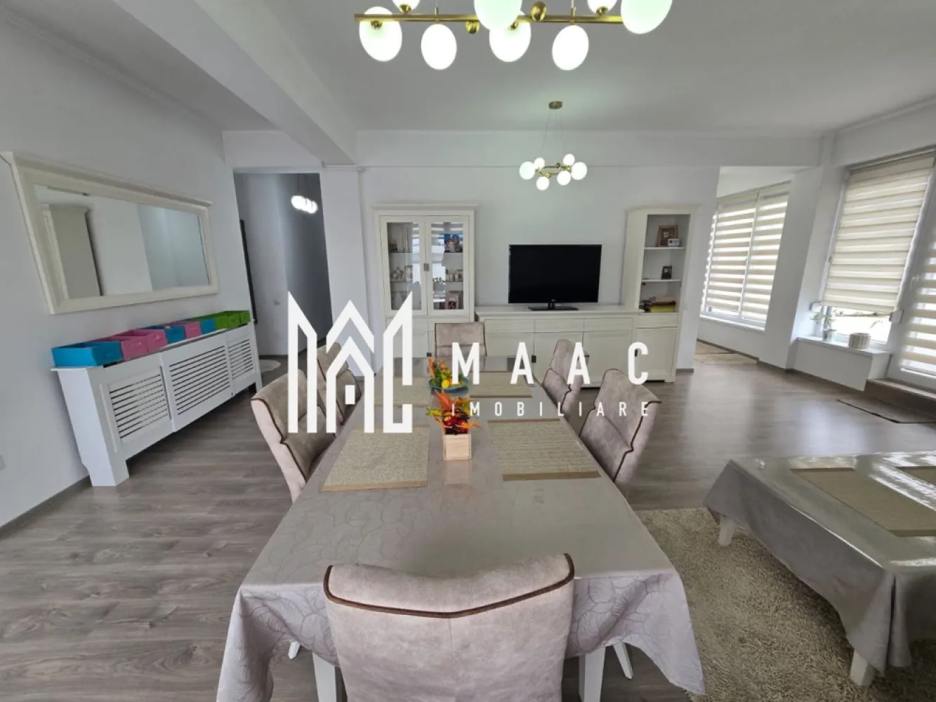 Penthouse 4 camere terasa 155 mp loc de parcare subteran - PENTHOUSE EXCLUSIVIST | 4 CAMERE | TERASĂ SPECTACULOASĂ 155 MP | READY TO MOVE

Vă prezentăm un penthouse superb, complet mobilat și utilat, pregătit pentru mutare imediată, situat într-o zonă rezidențială liniștită, ideală pentru cei care își doresc confort, intimitate și un stil de viață modern.

 Imobil cu regim redus de înălțime P+2, cu doar 2 apartamente pe etaj, oferind liniște și intimitate.

 Caracteristici principale:
• Suprafață utilă apartament: 115 mp
• Compartimentare decomandată
• 4 camere spațioase și luminoase
• 2 băi moderne: una prevăzută cu cadă iar cealalta cu zonă de duș și perete din sticlă
• 2 balcoane a câte 5 mp
• Terasă impresionantă de 155 mp utili, cu view superb
• Magazie/spațiu de depozitare pe terasă

 Proprietatea dispune de:
• 1 loc de parcare subteran
• 1 loc de parcare suprateran

 Acest penthouse se remarcă prin suprafețele generoase, lumina naturală abundentă și atmosfera elegantă, fiind alegerea perfectă pentru o familie sau pentru cei care apreciază confortul și spațiile outdoor spectaculoase.

 Se vinde complet mobilat și utilat, exact conform fotografiilor.

Pentru mai multe detalii sau programarea unei vizionări, vă stăm cu drag la dispoziție!