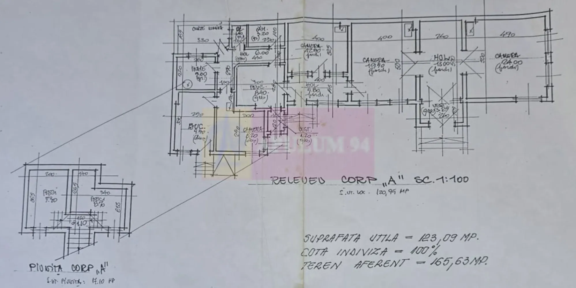 Casa de vanzare in Ploiesti, zona centrala - Casă boierească de vânzare în zona centrală a municipiului Ploiești

Agentia Imobiliară Mervani vă prezintă o proprietate cu arhitectură autentică de început de secol XX, situată în zona centrală a municipiului Ploiești. Casa a fost edificată în anul 1902 și păstrează elemente originale specifice caselor boierești ale perioadei, oferind un farmec aparte și un potențial deosebit pentru renovare și restaurare.

Imobilul are o suprafață utilă de 123 mp și este amplasat pe un teren închiriat în suprafață de 163 mp. Proprietatea dispune de pivniță, pod și curte interioară comună cu o altă construcție. În plus, există și un garaj construit ca anexă.

Casa impresionează prin camerele spațioase, pereții groși din cărămidă, fundația din beton și șarpanta din lemn acoperită cu tablă. Pardoselile sunt realizate din parchet din lemn, iar încălzirea se face prin sobe de teracotă, păstrând atmosfera autentică a epocii.

Imobilul este branșat la energie electrică, apă din rețeaua publică și canalizare.

Proprietatea necesită renovare și consolidare, fiind ideală pentru persoanele care apreciază arhitectura veche și doresc să readucă la viață o casă cu istorie și personalitate, într-o zonă centrală și accesibilă a orașului Ploiești.

Pentru informații suplimentare și programarea unei vizionări:
Agentia Imobiliară Mervani
Telefon: 0729.935.536