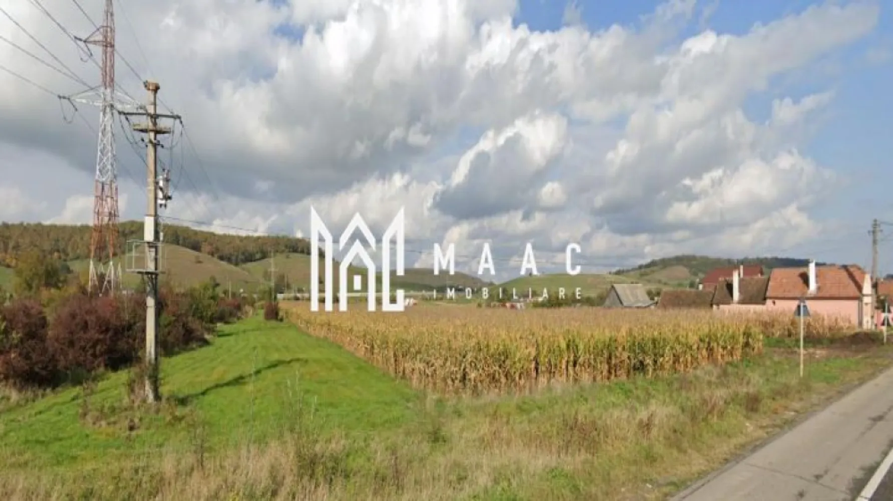 Proiect Case | PUZ in lucru | Intavilan | 7000mp | Cristian - MAAC Imobiliare vă propune spre vânzare teren intravilan construibil situat în Cristian, poziționat strategic în apropierea nodului rutier din zona Industrială Sibiu Vest, Aeroportul Sibiu și Parcul Industrial Cristian, la aproximativ 3 km de acestea. Amplasarea oferă acces rapid către principalele artere rutiere și infrastructura industrială a zonei, fiind o oportunitate potrivită pentru dezvoltări logistice, industriale sau investiționale.

Terenul are o suprafață de 7.000 mp, este construibil și se poate tranzacționa imediat, fiind situat în intravilanul comunei Cristian, județul Sibiu. Proprietatea dispune de utilități în proximitate, respectiv gaz, apă, canalizare și electricitate (rețea de medie tensiune), ceea ce facilitează demararea unui proiect de construcție. Există posibilitate de extindere a suprafeței.

Caracteristici tehnice:
-Suprafață teren: 7.000 mp
-Teren intravilan construibil
-Front stradal: 38 metri
-Distanță față de utilități: 10 metri
-Lățime drum: 9 metri
-Certificat de urbanism
-PUZ în lucru

Prin poziționarea sa în proximitatea zonei industriale Sibiu Vest și a Aeroportului Sibiu, terenul se adresează în special investitorilor străini și dezvoltatorilor locali interesați de proiecte cu potențial economic ridicat.

Societatea care vinde terenul poate presta servicii pentru întocmirea documentației necesare obținerii autorizației de construire, precum și pentru obținerea autorizațiilor privind utilitățile și drumurile. Aceste servicii vor face obiectul unui contract separat de servicii de afaceri, negociat în funcție de caracteristicile tehnice și economice ale proiectului de construcții.

Pentru mai multe detalii, vă rugăm să precizați telefonic că ați văzut anunțul cu ID: CP2065228.
